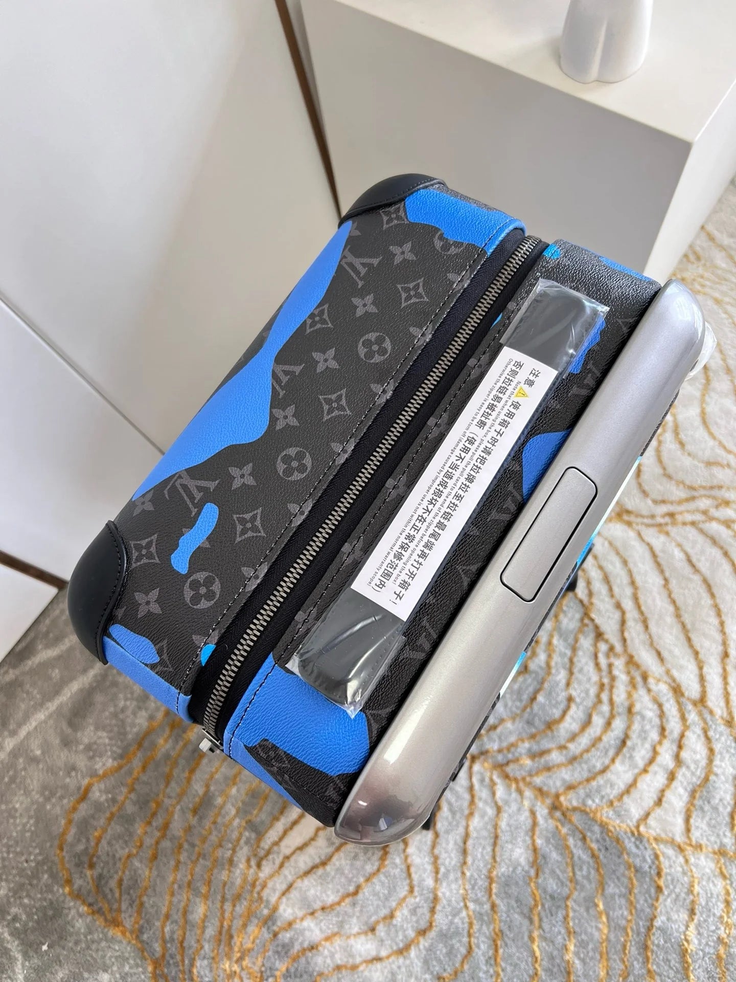 LV LUGGAGE