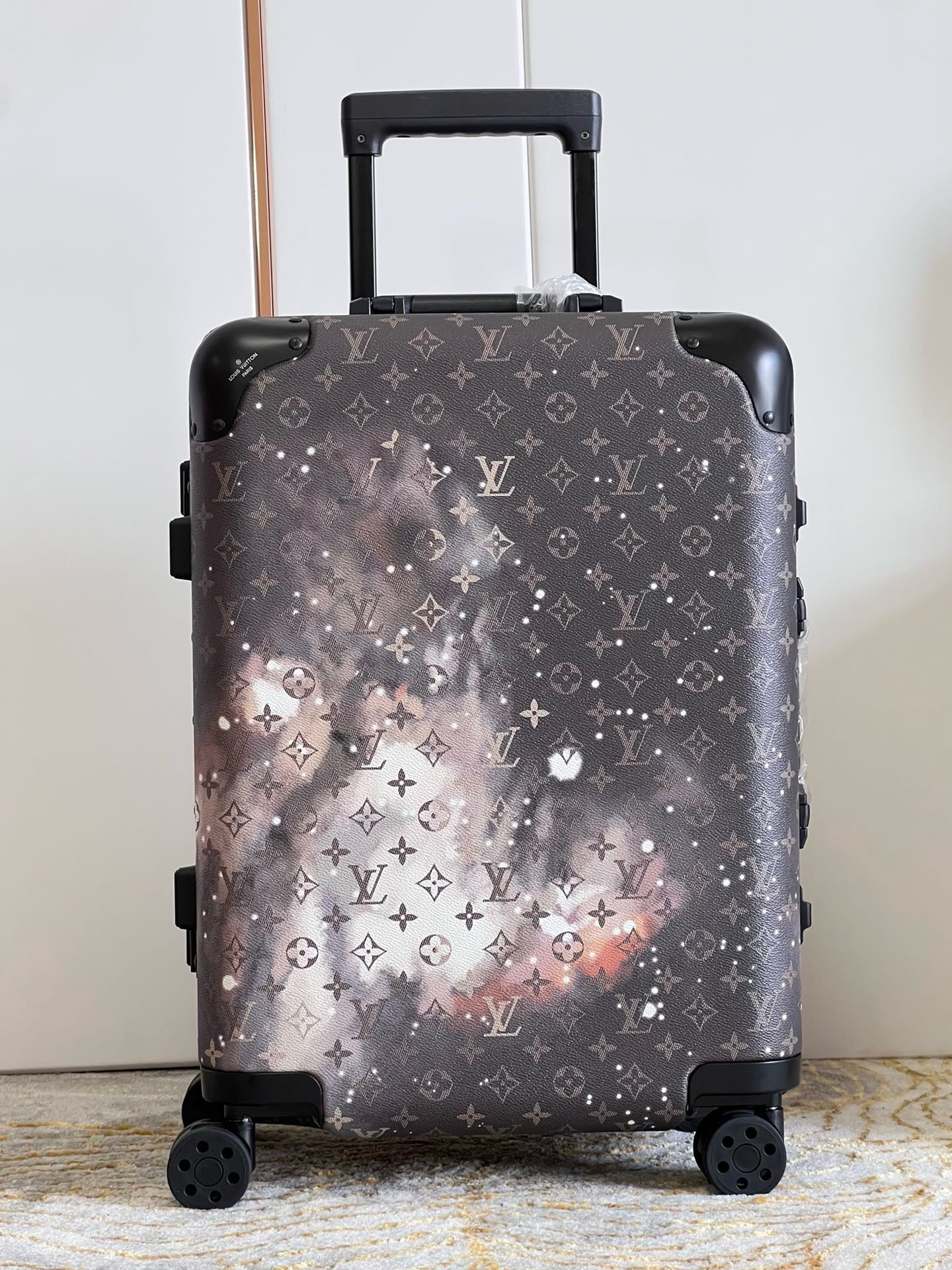 LV LUGGAGE