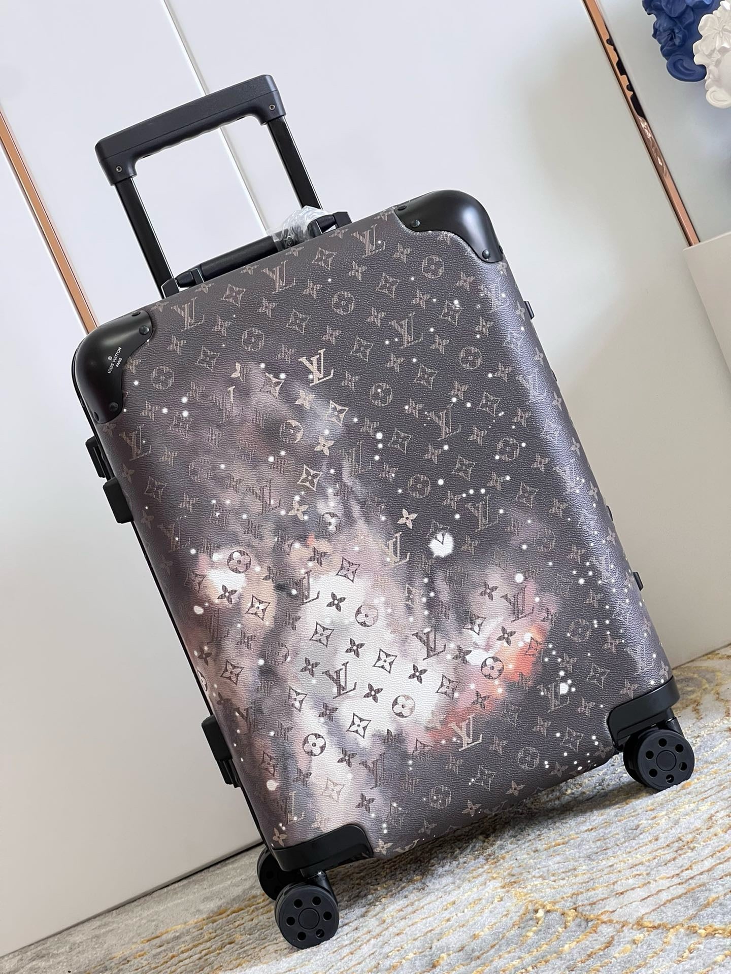 LV LUGGAGE
