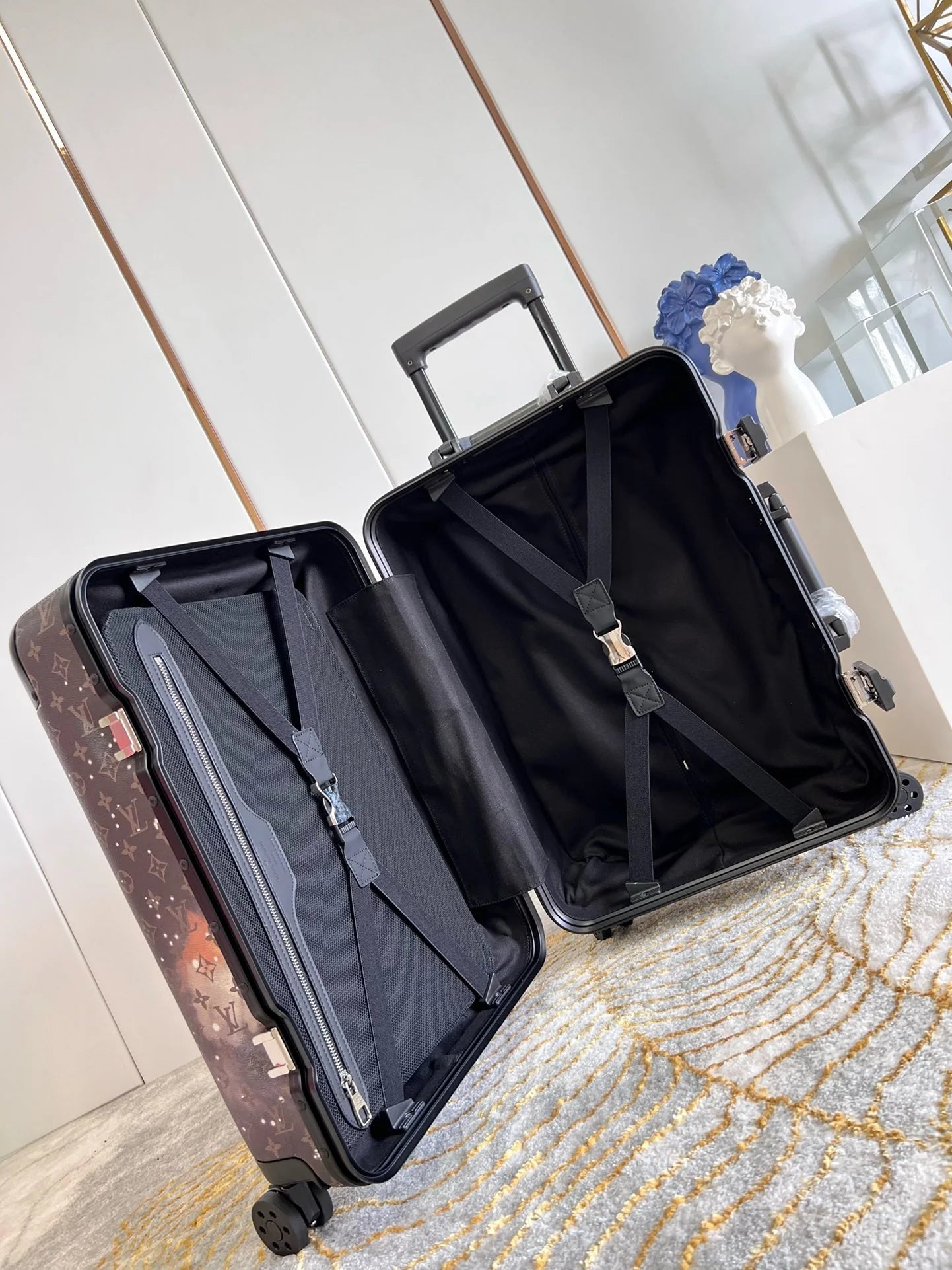 LV LUGGAGE