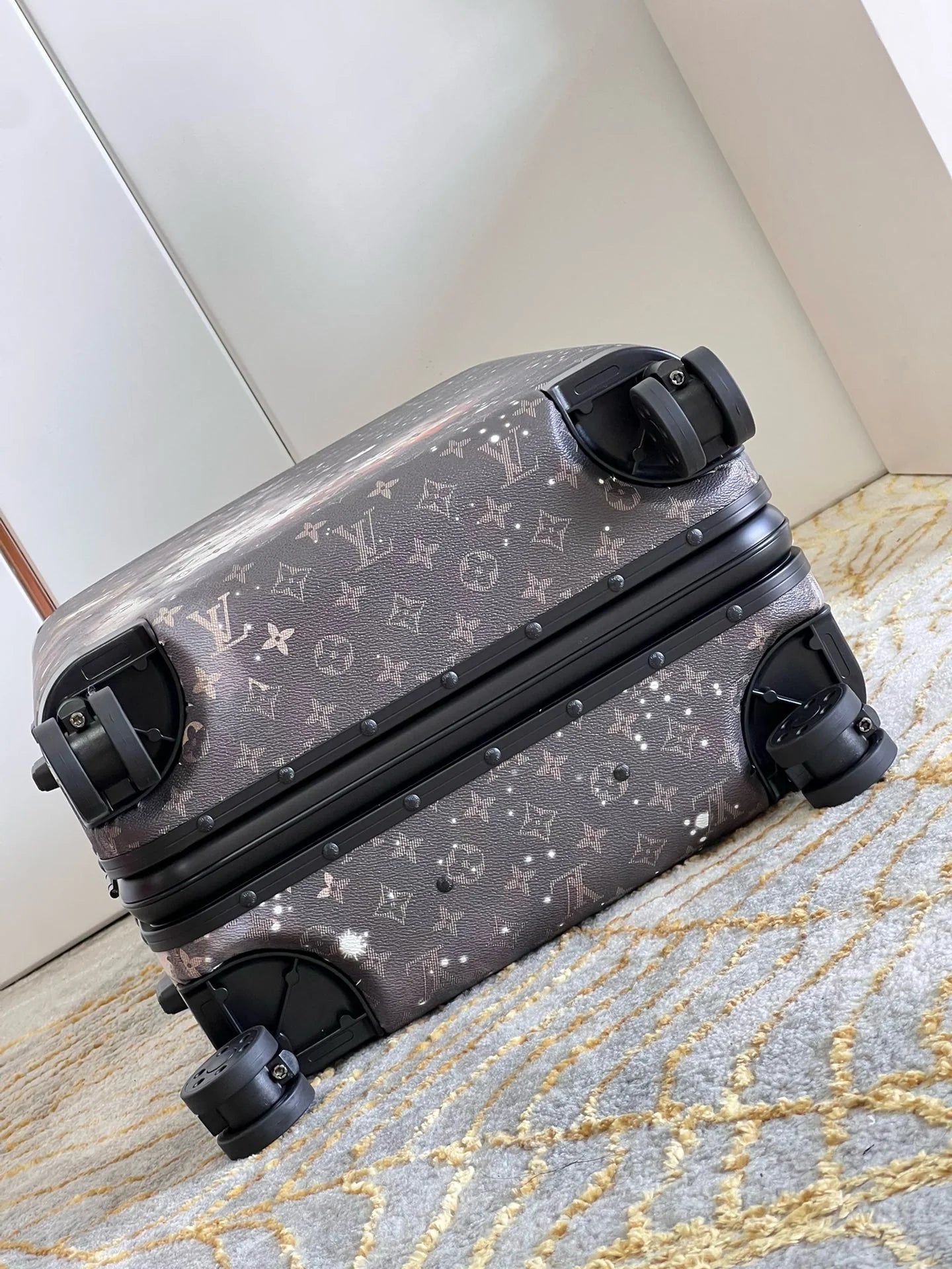 LV LUGGAGE
