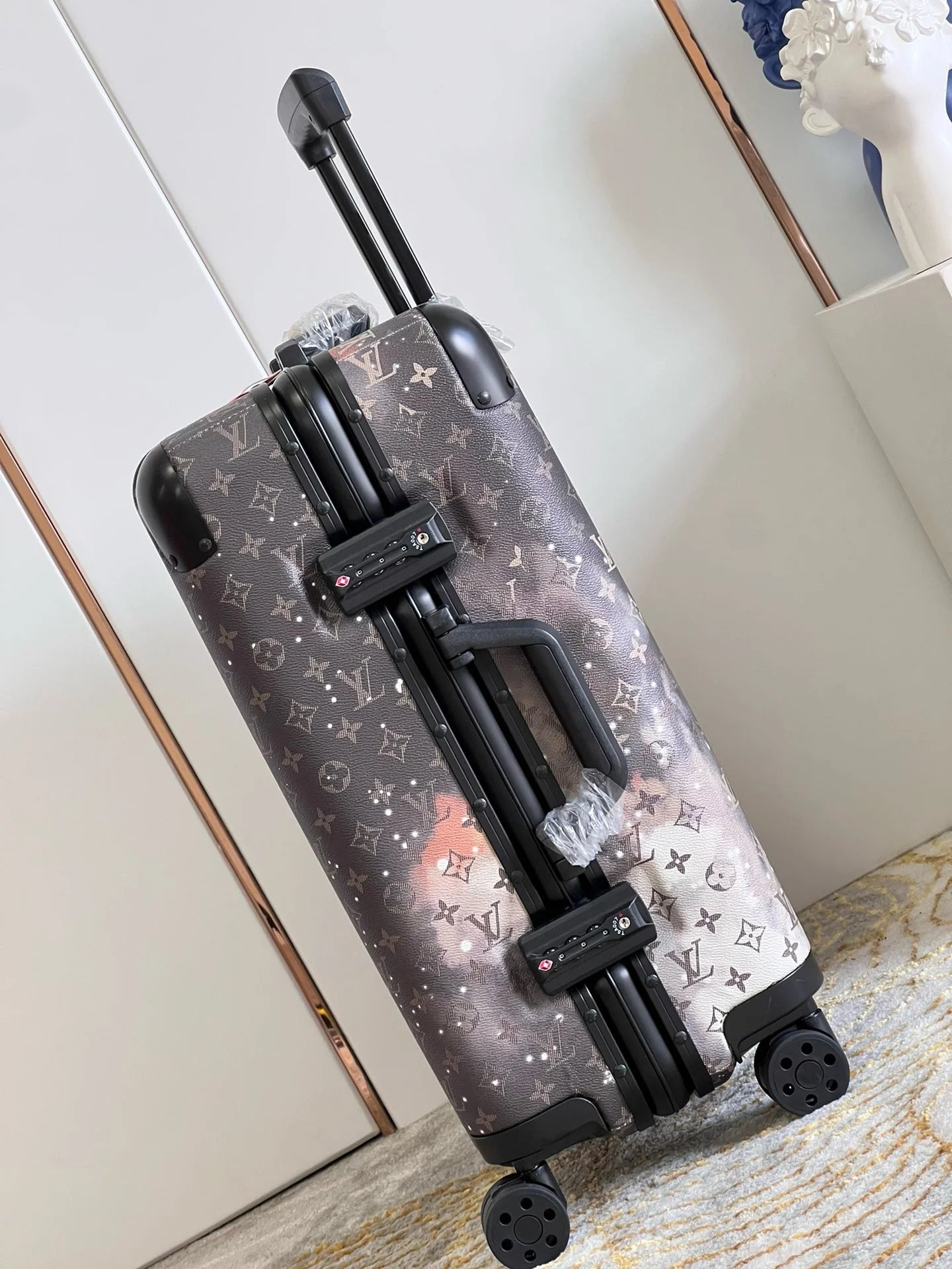 LV LUGGAGE