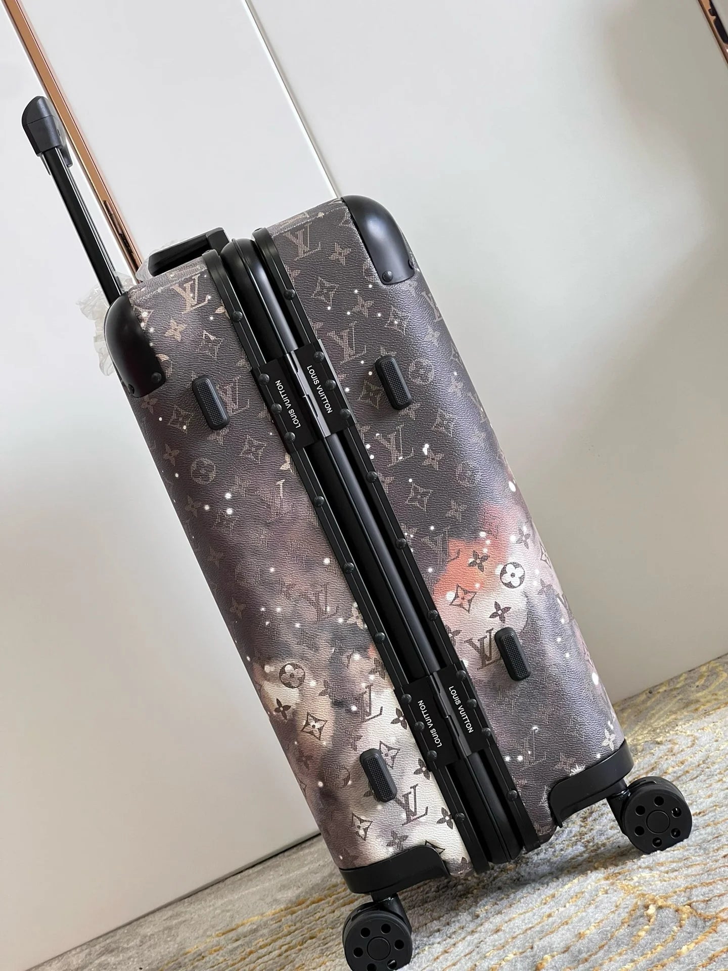 LV LUGGAGE
