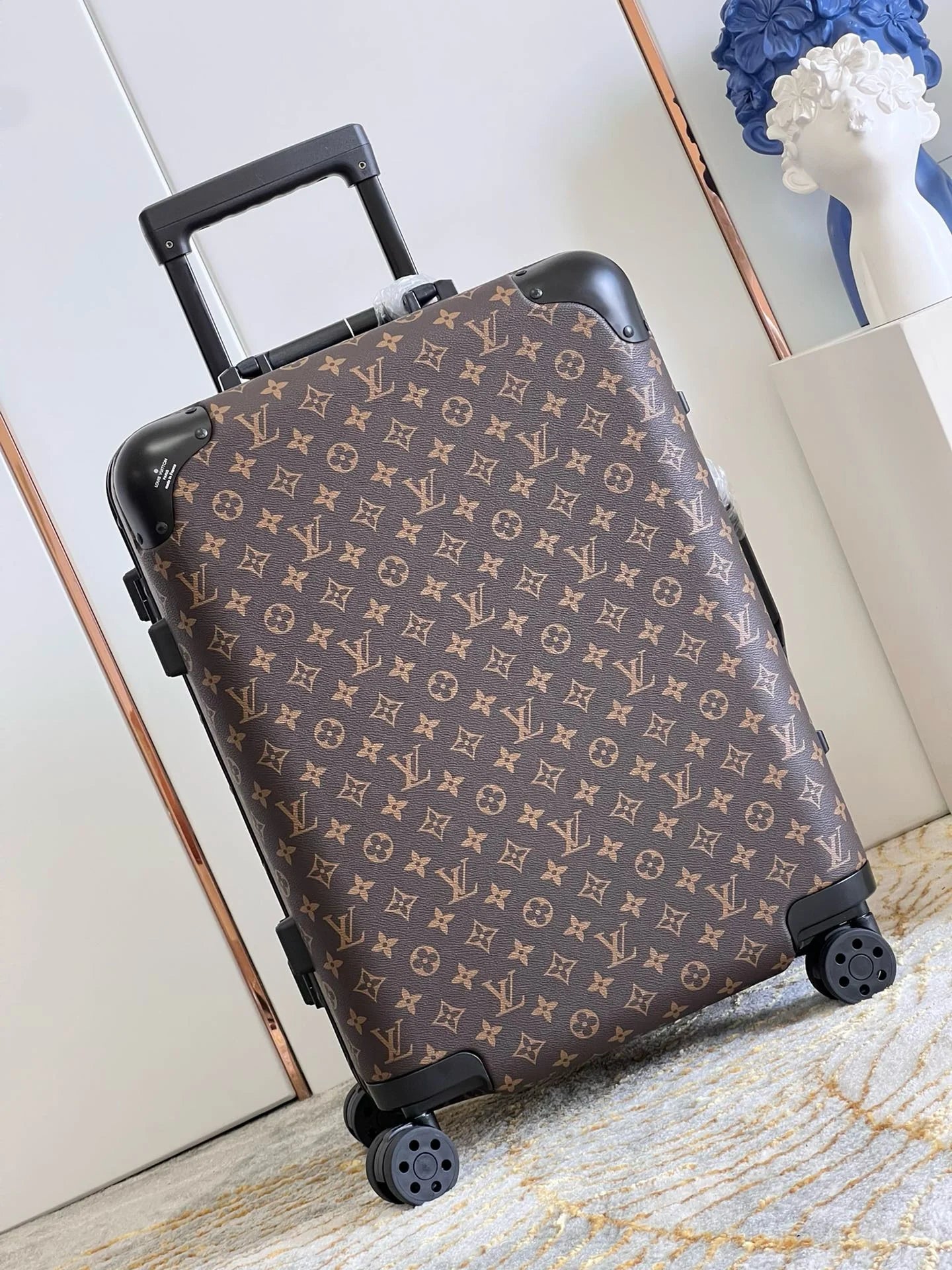 LV LUGGAGE
