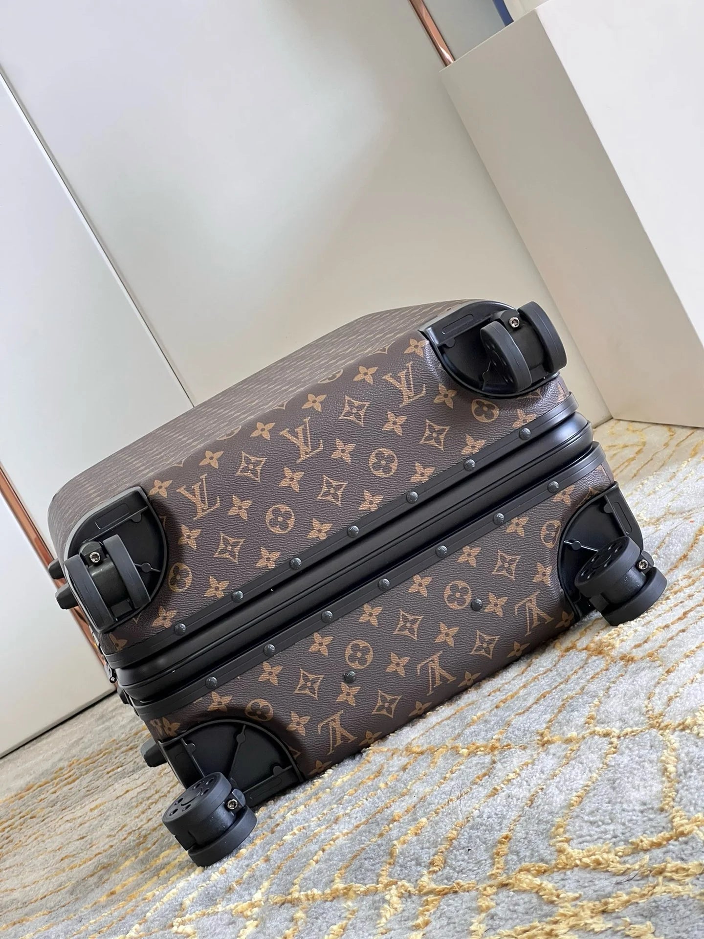 LV LUGGAGE