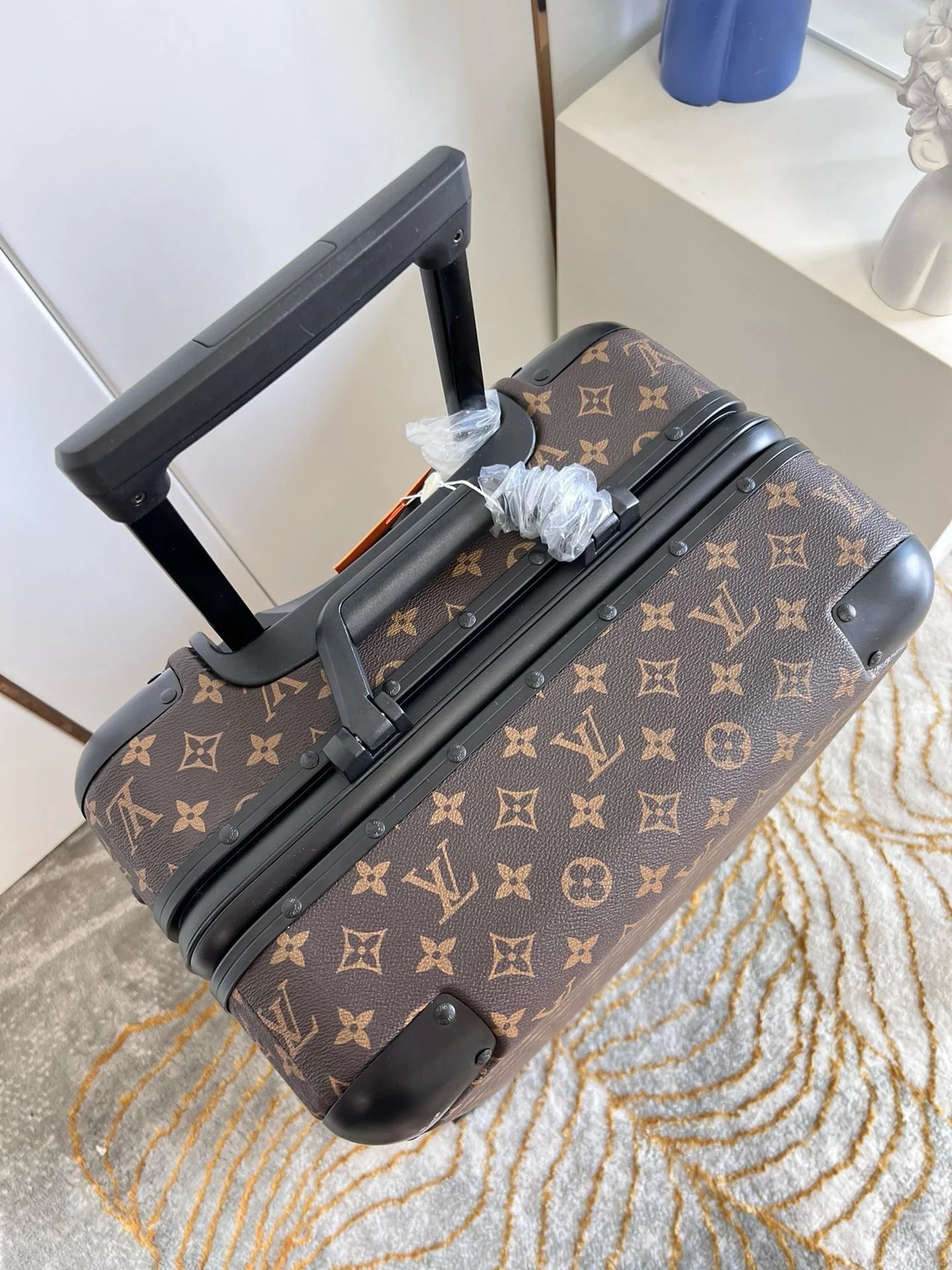 LV LUGGAGE