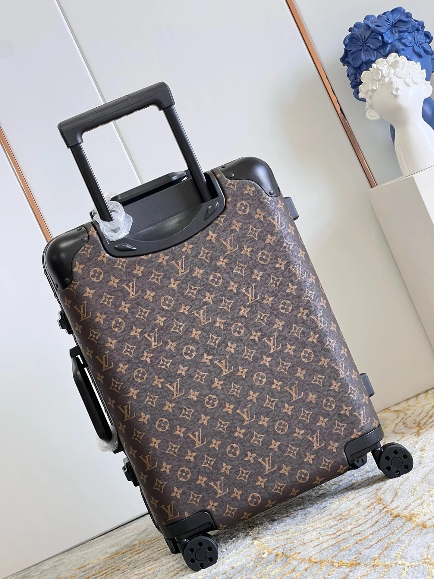 LV LUGGAGE