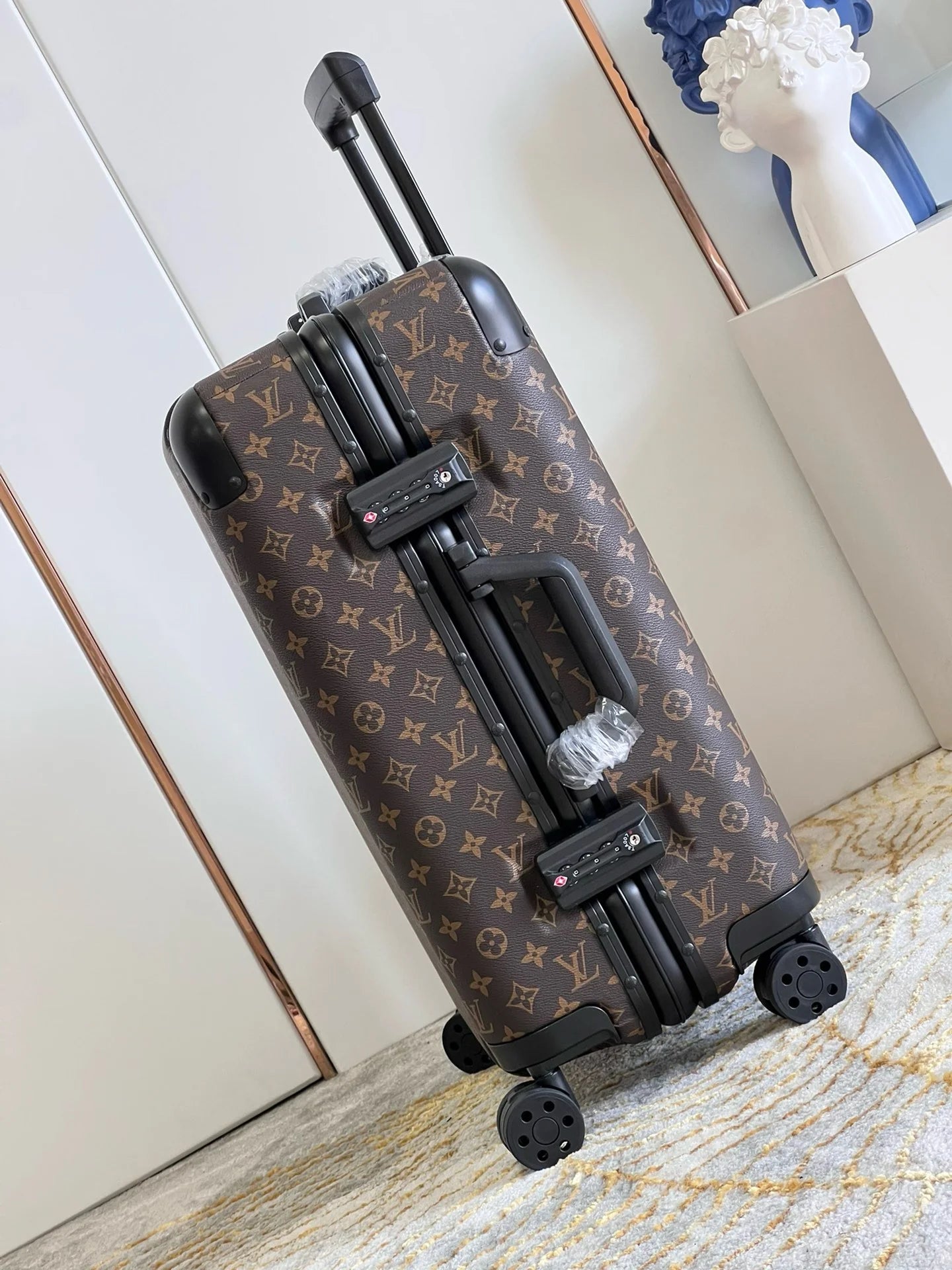 LV LUGGAGE