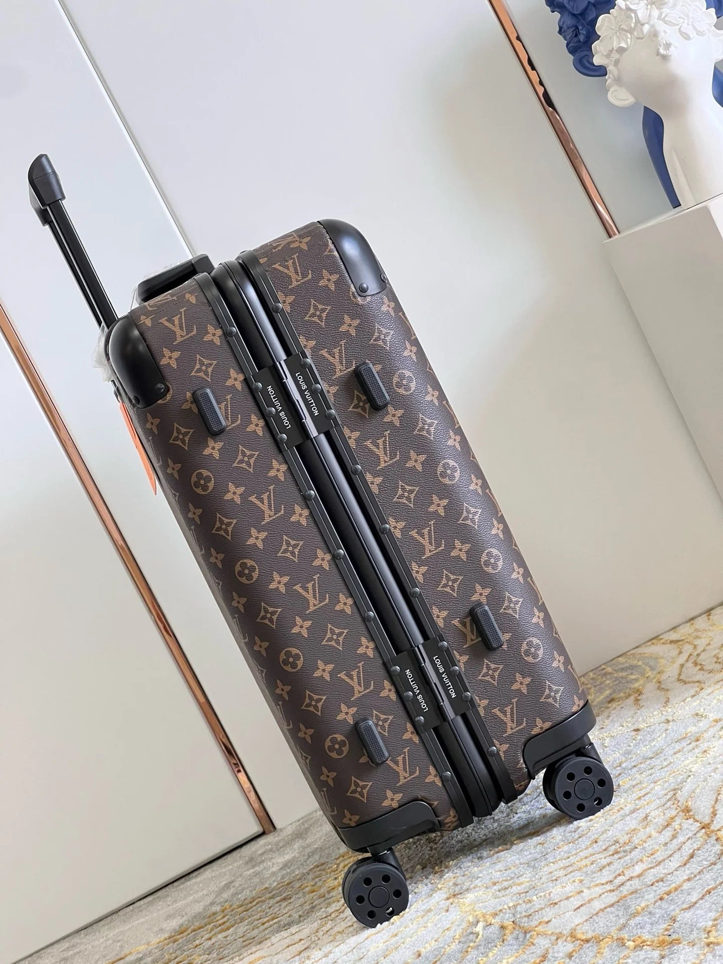 LV LUGGAGE