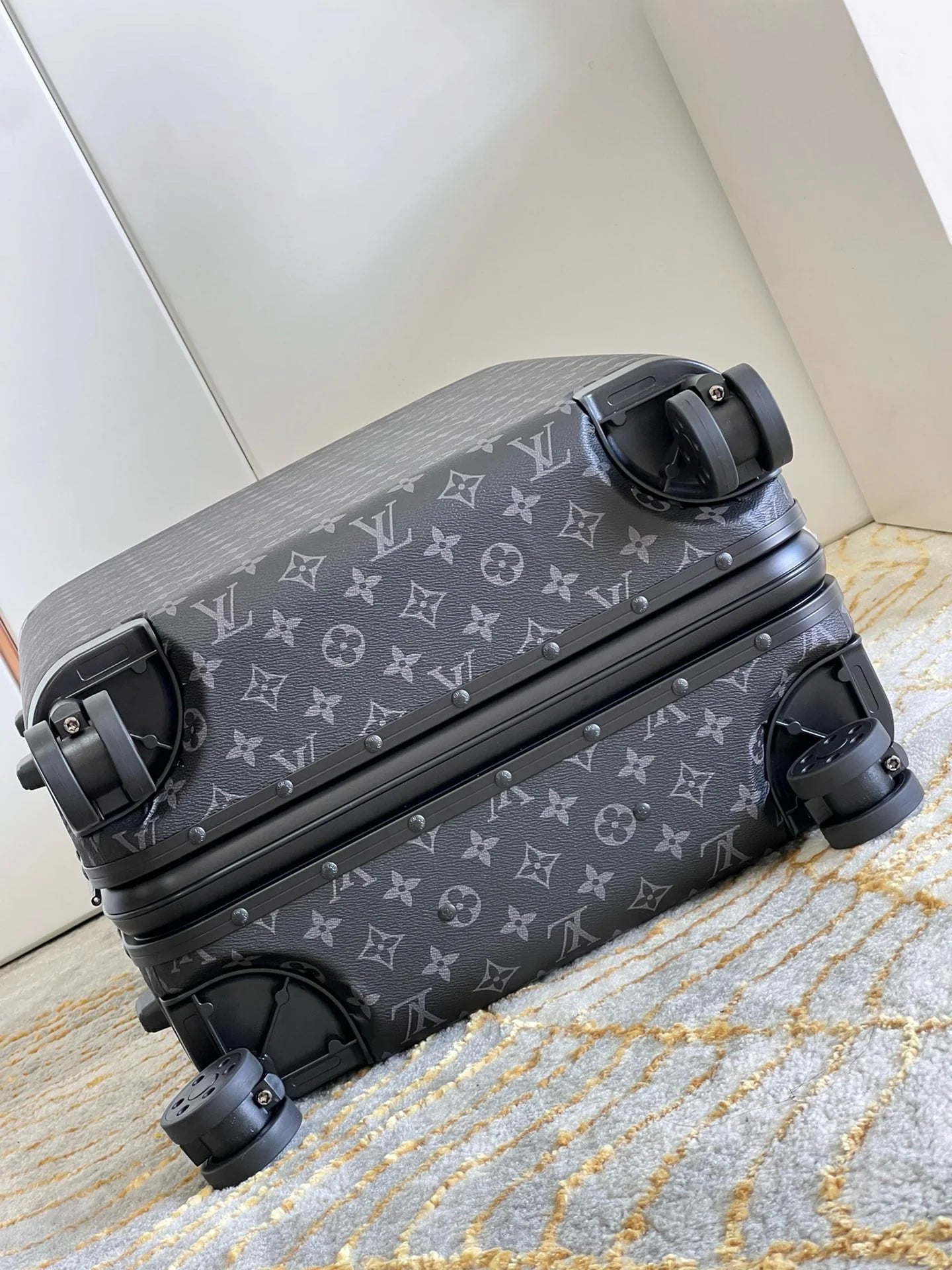 LV LUGGAGE