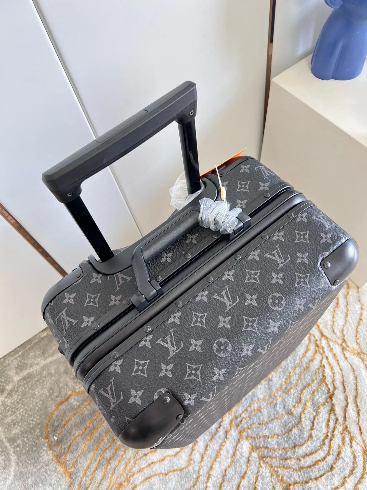 LV LUGGAGE