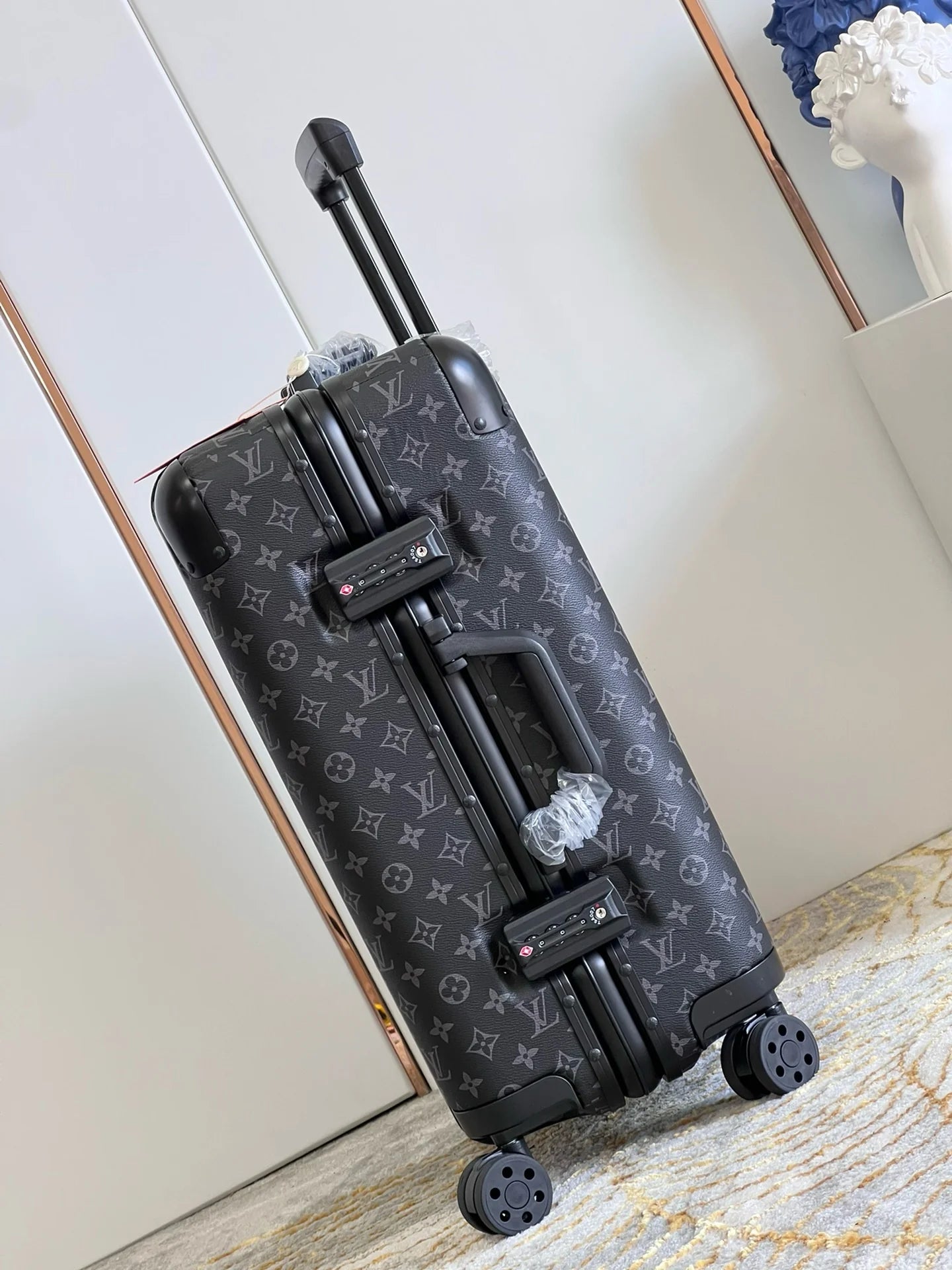 LV LUGGAGE