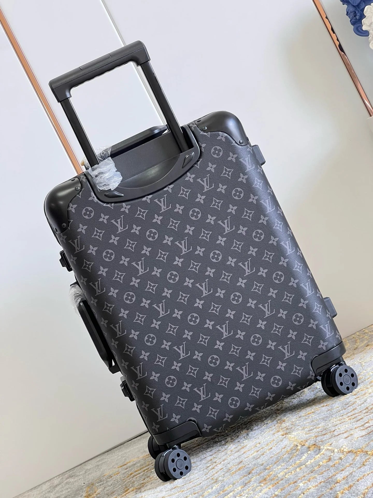 LV LUGGAGE