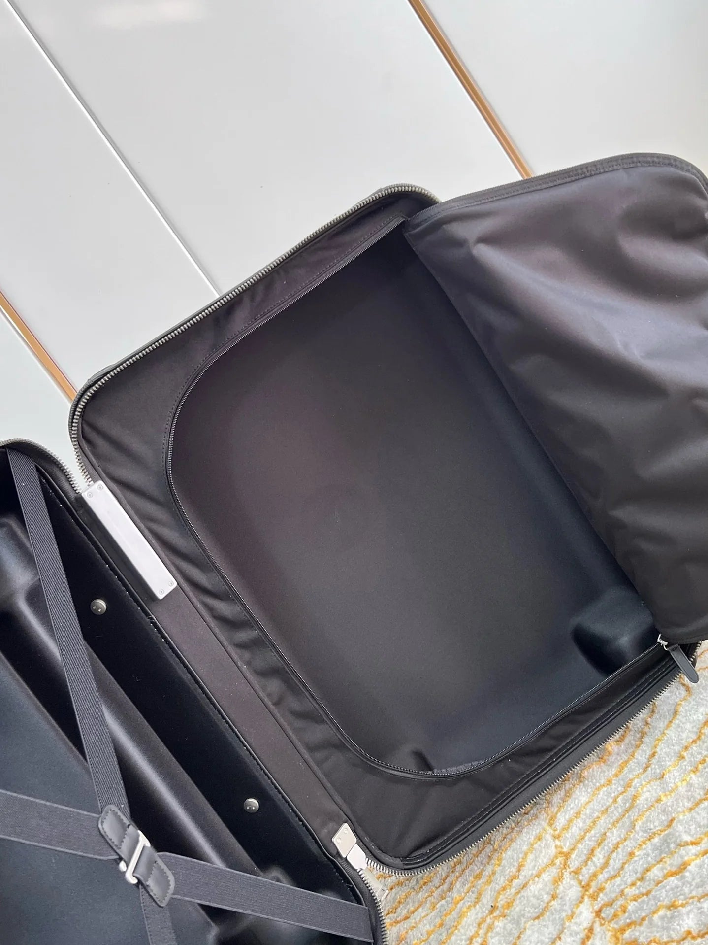 LV LUGGAGE