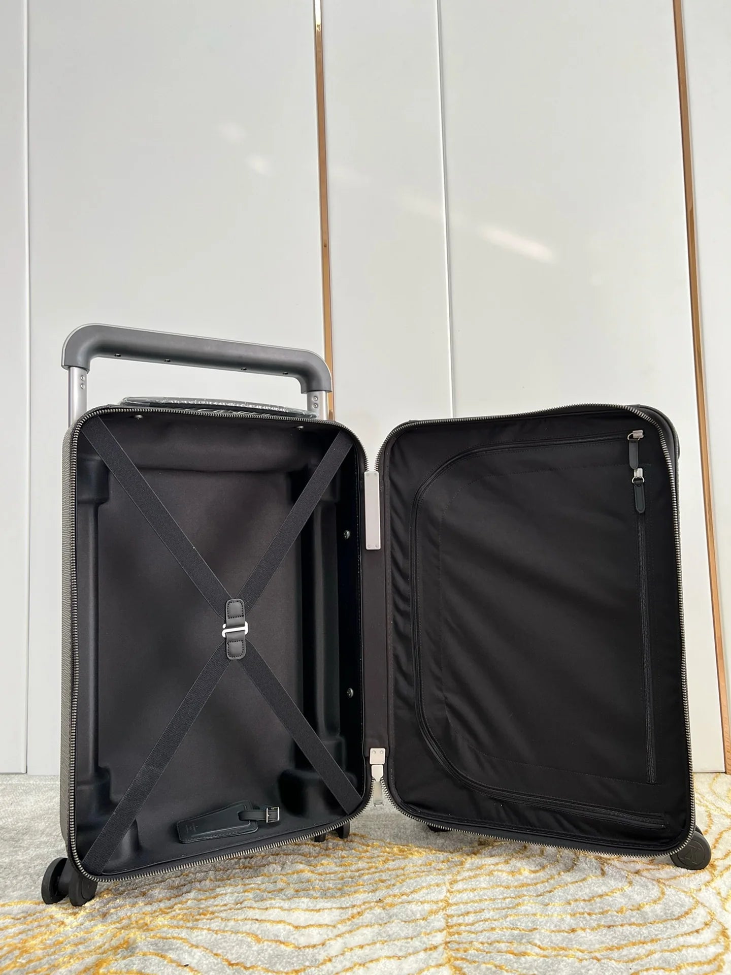 LV LUGGAGE