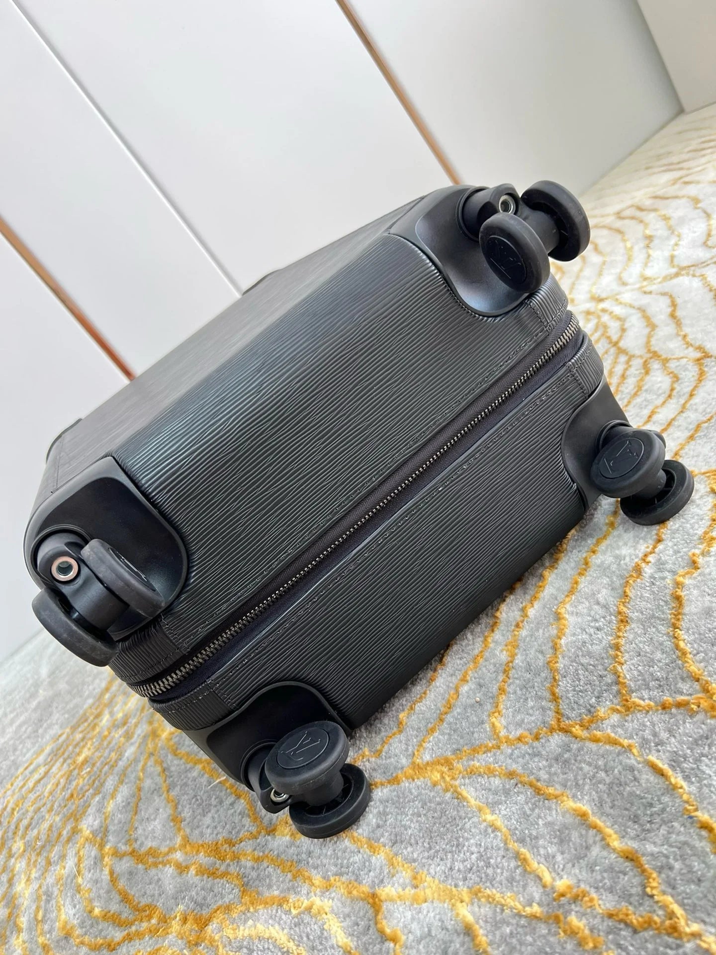 LV LUGGAGE