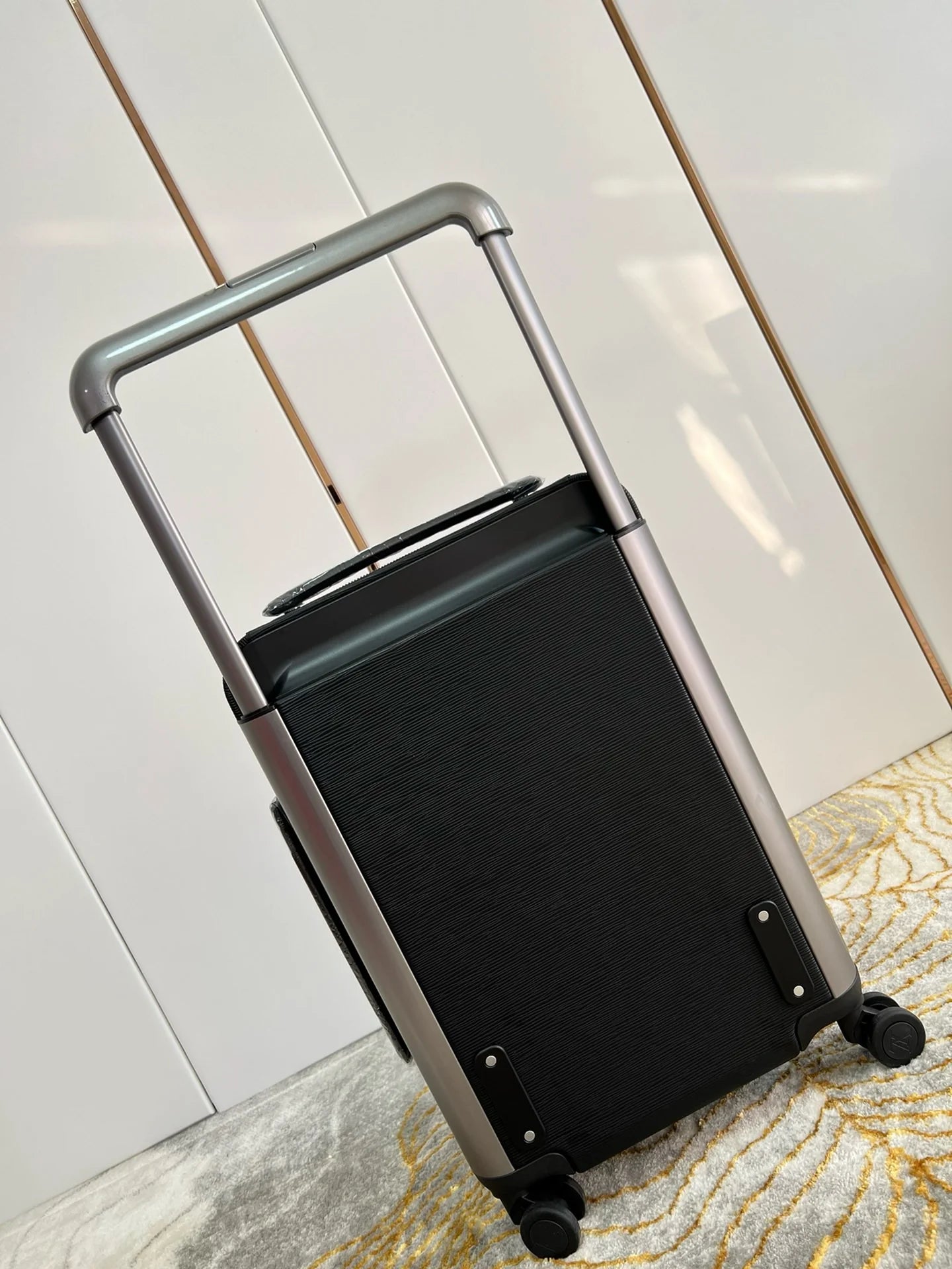 LV LUGGAGE