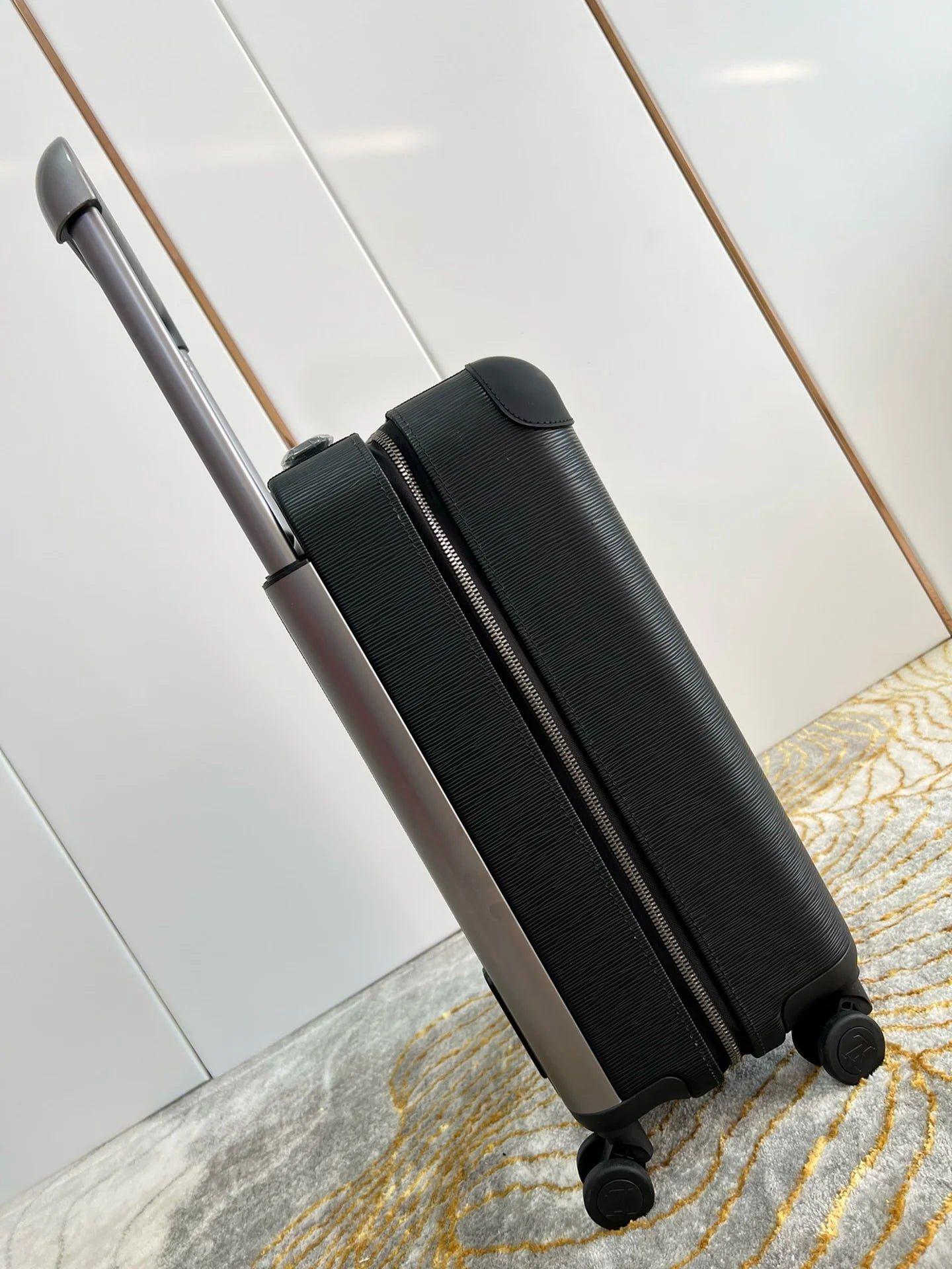 LV LUGGAGE