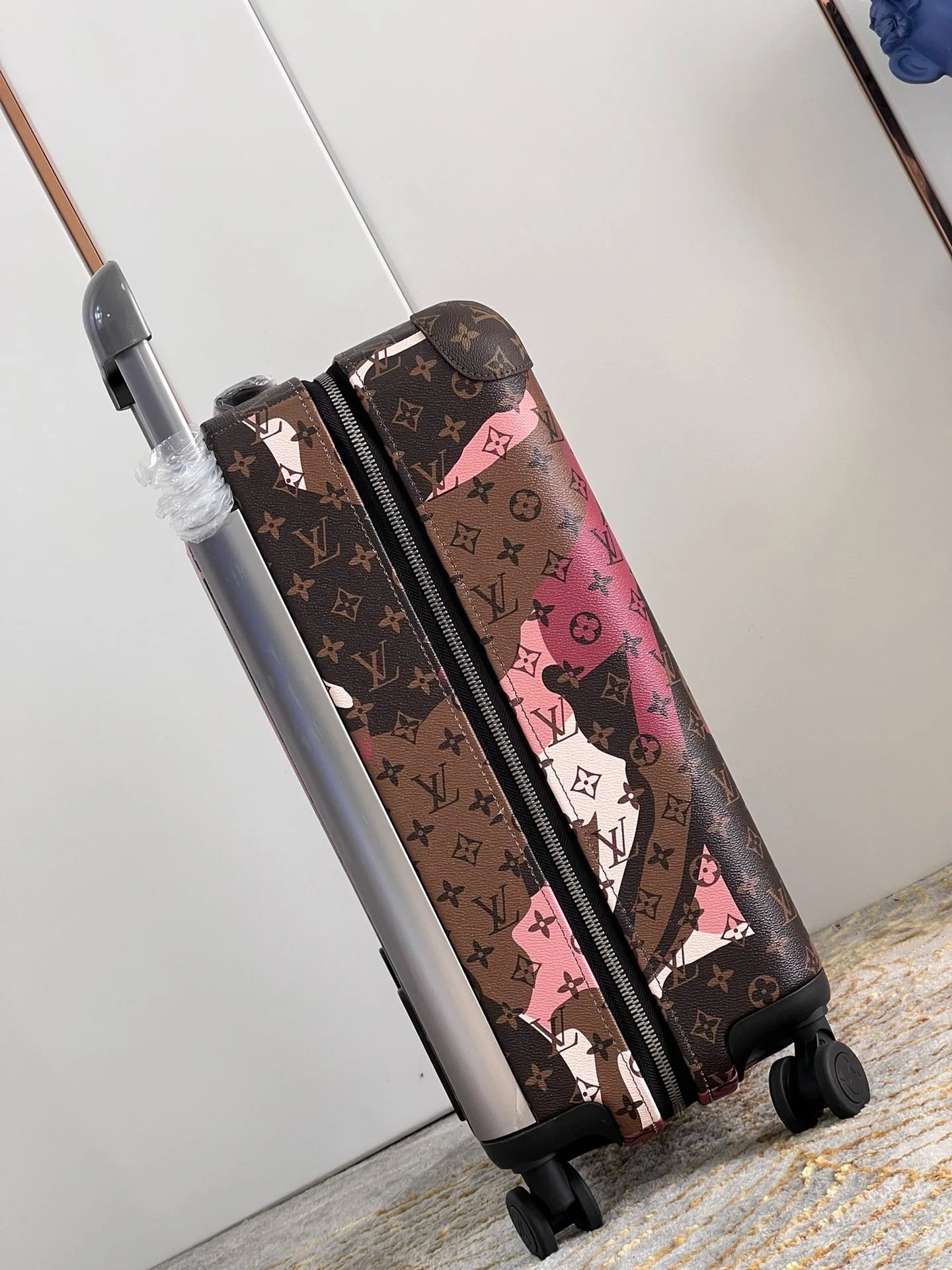 LV LUGGAGE