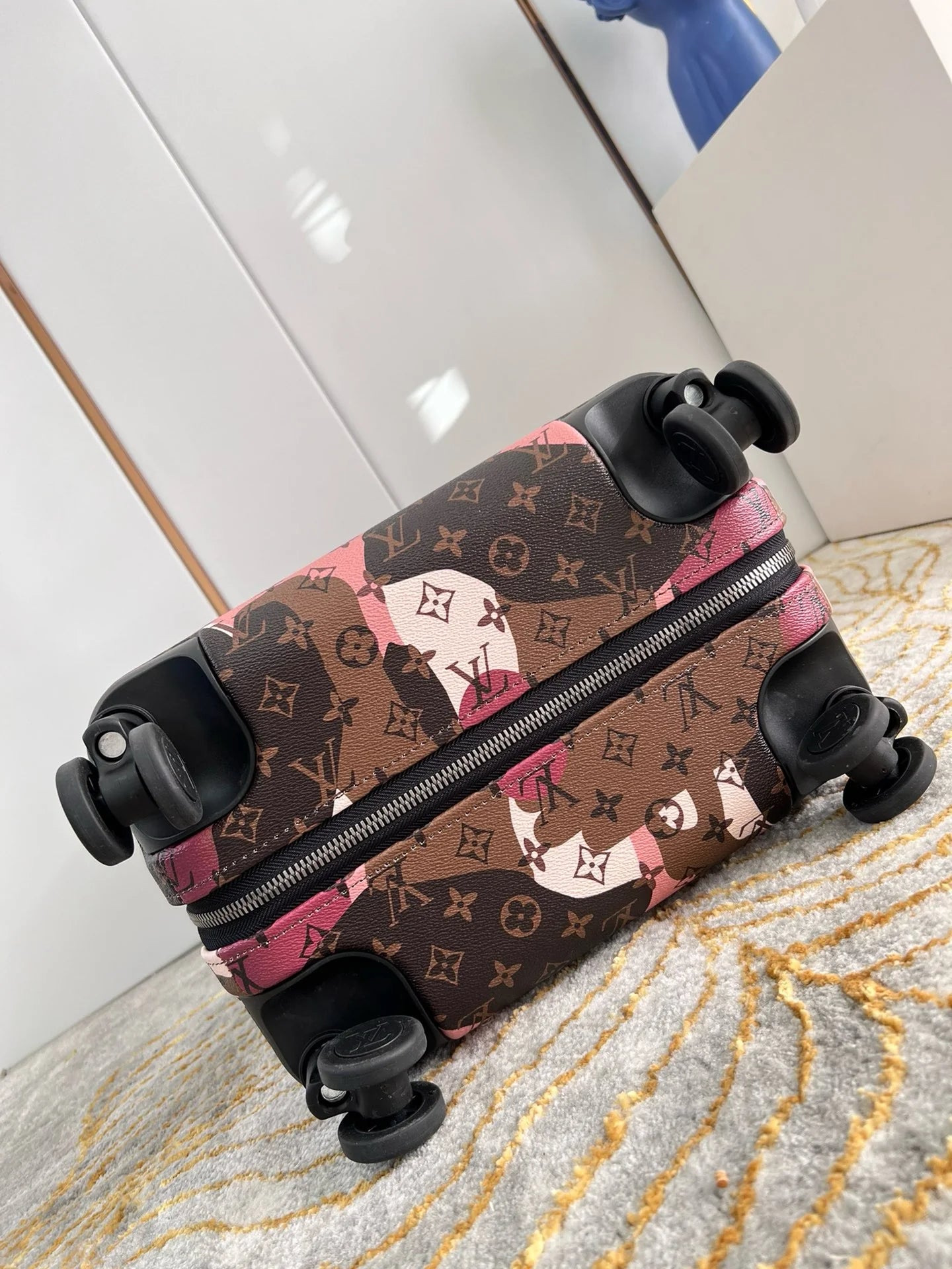 LV LUGGAGE