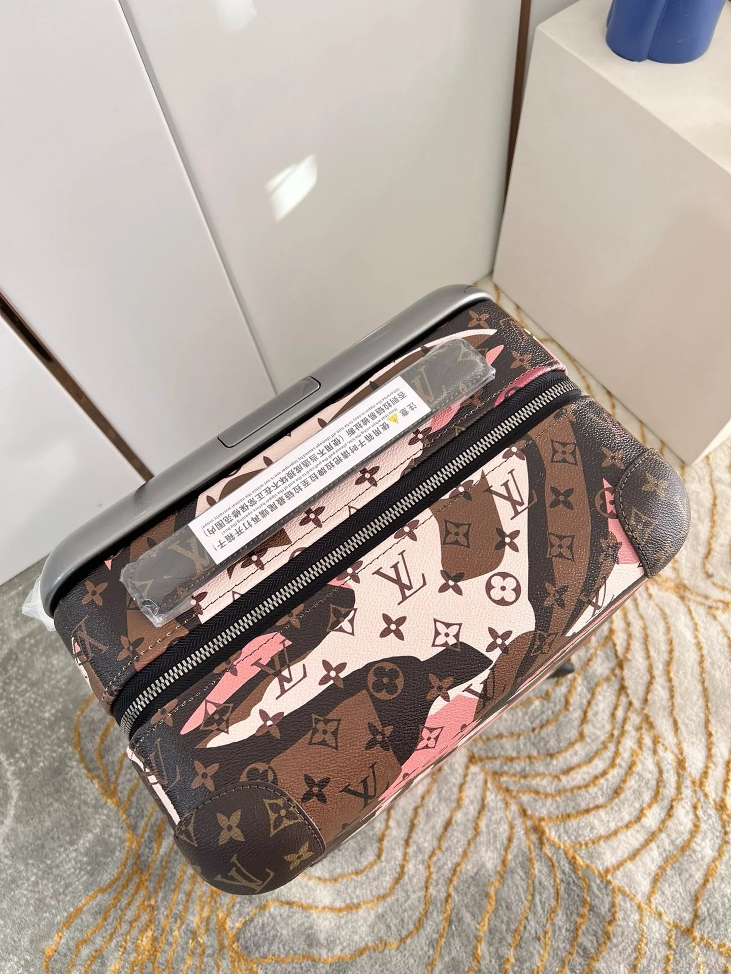 LV LUGGAGE