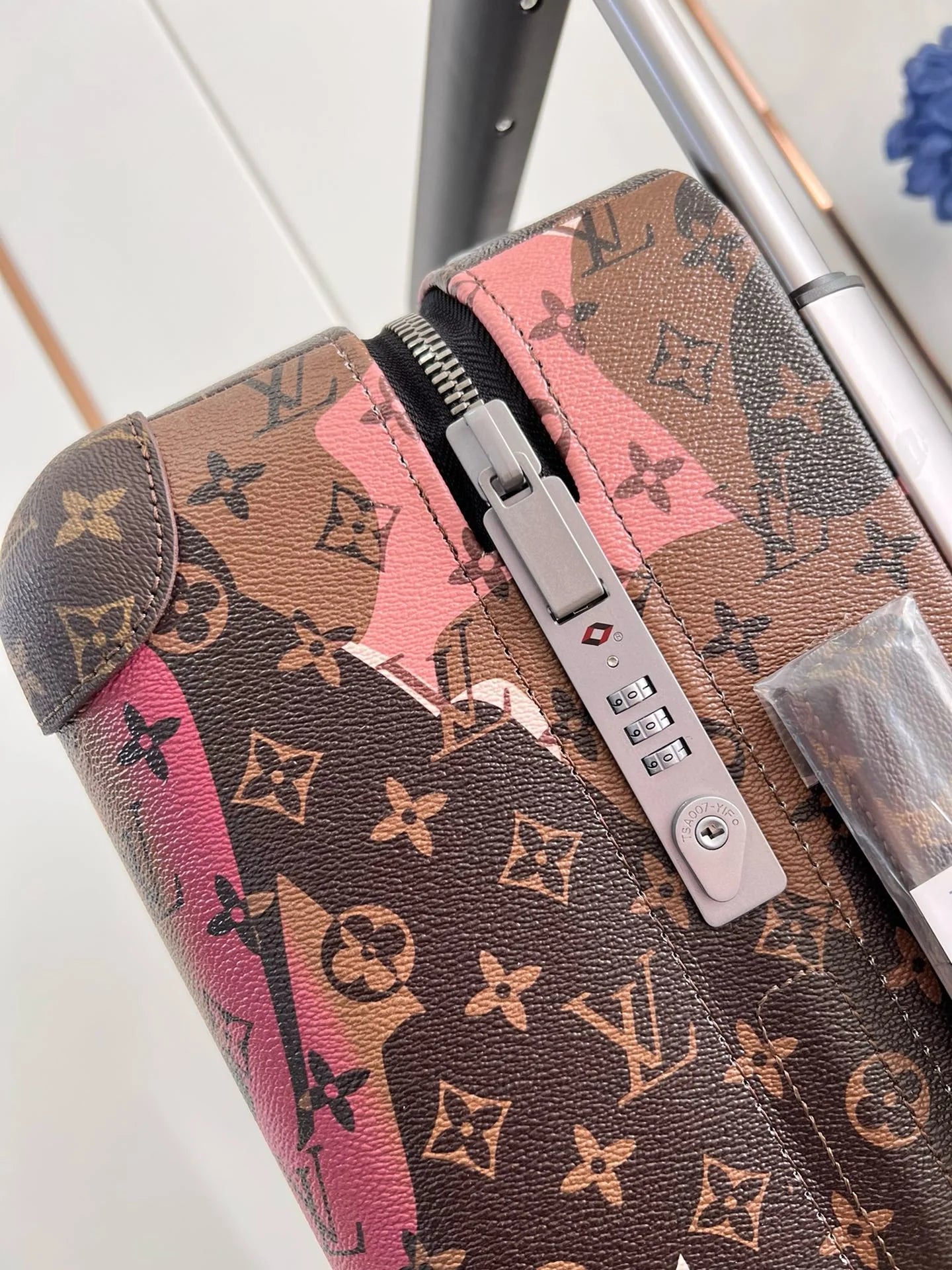 LV LUGGAGE