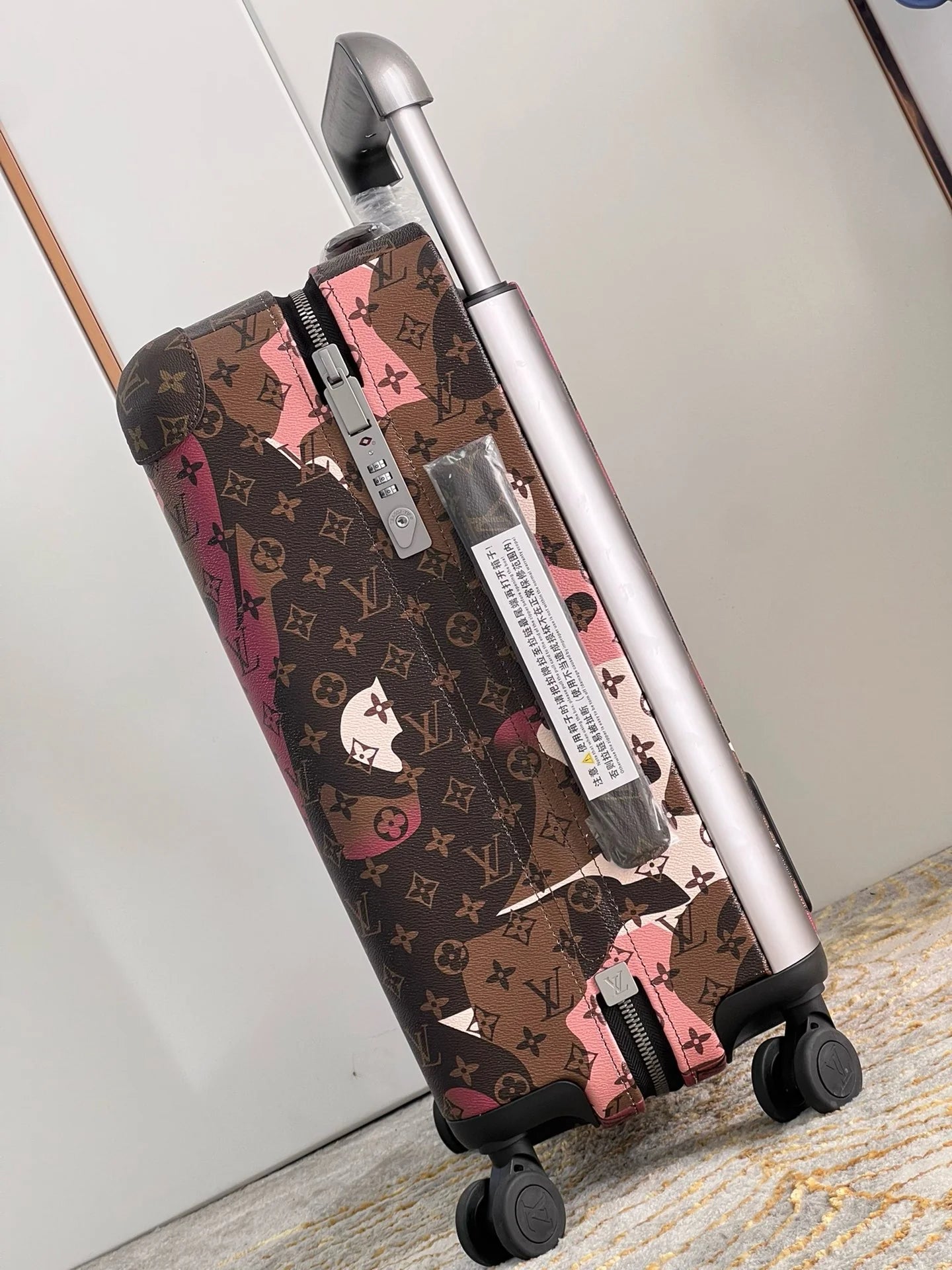 LV LUGGAGE