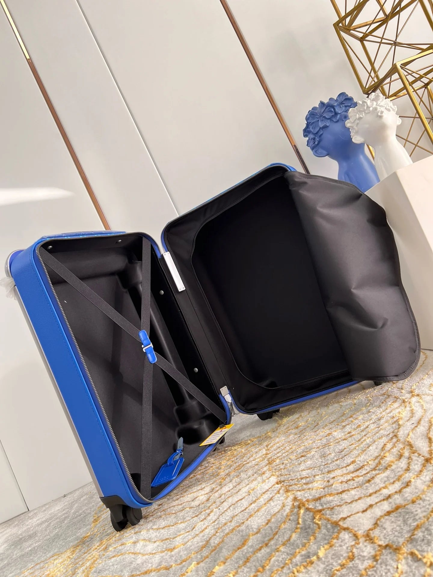 LV LUGGAGE