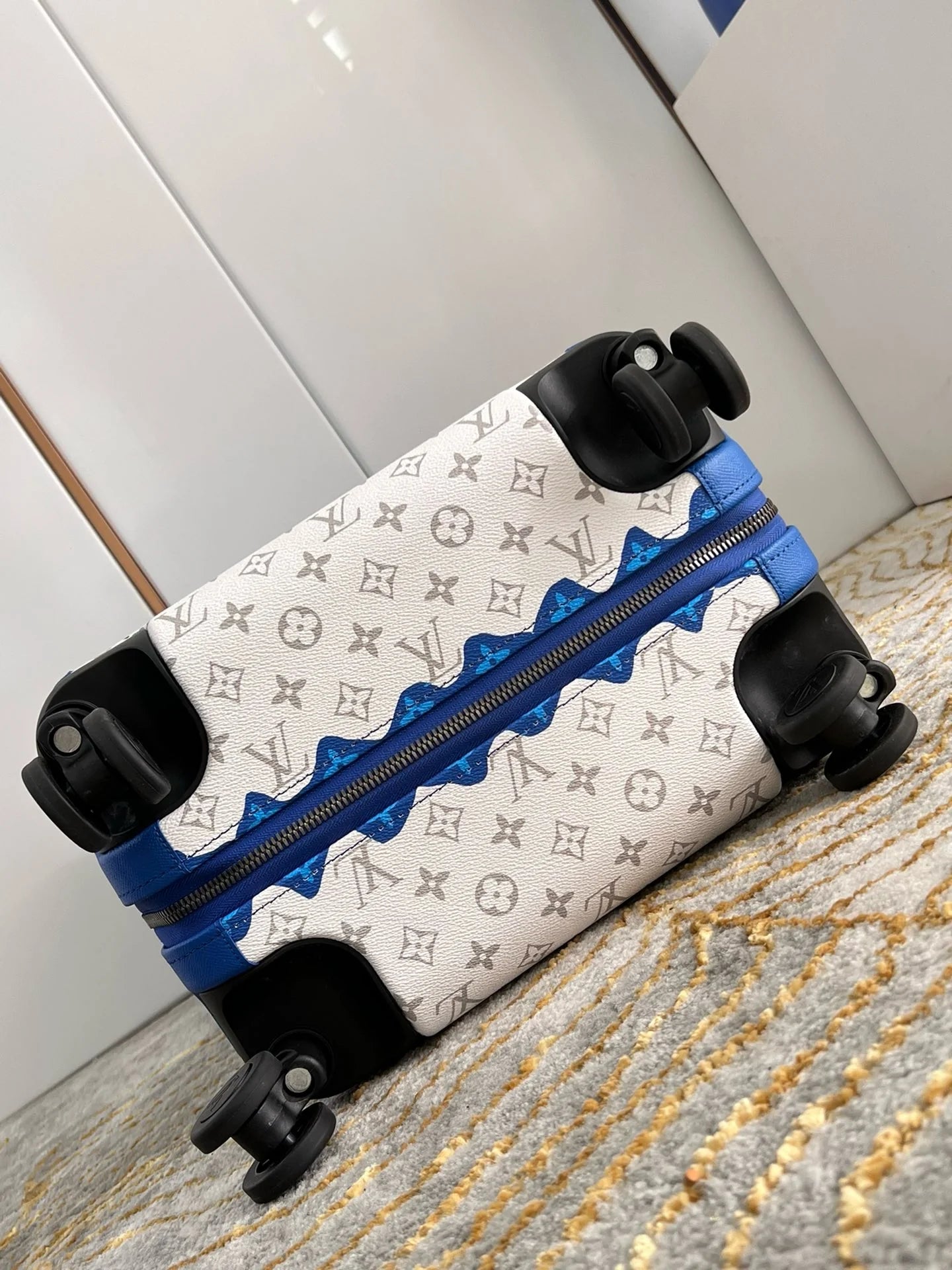 LV LUGGAGE