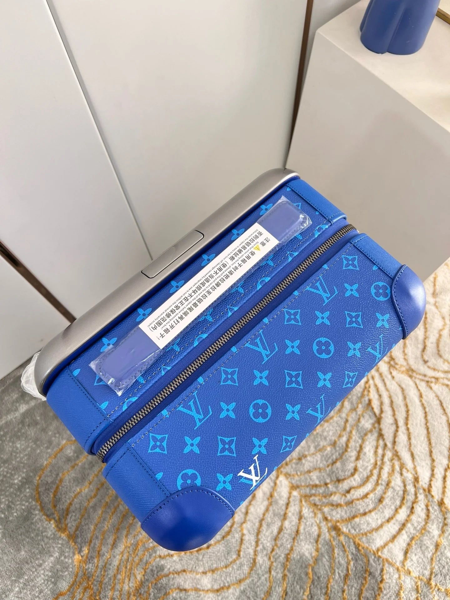 LV LUGGAGE