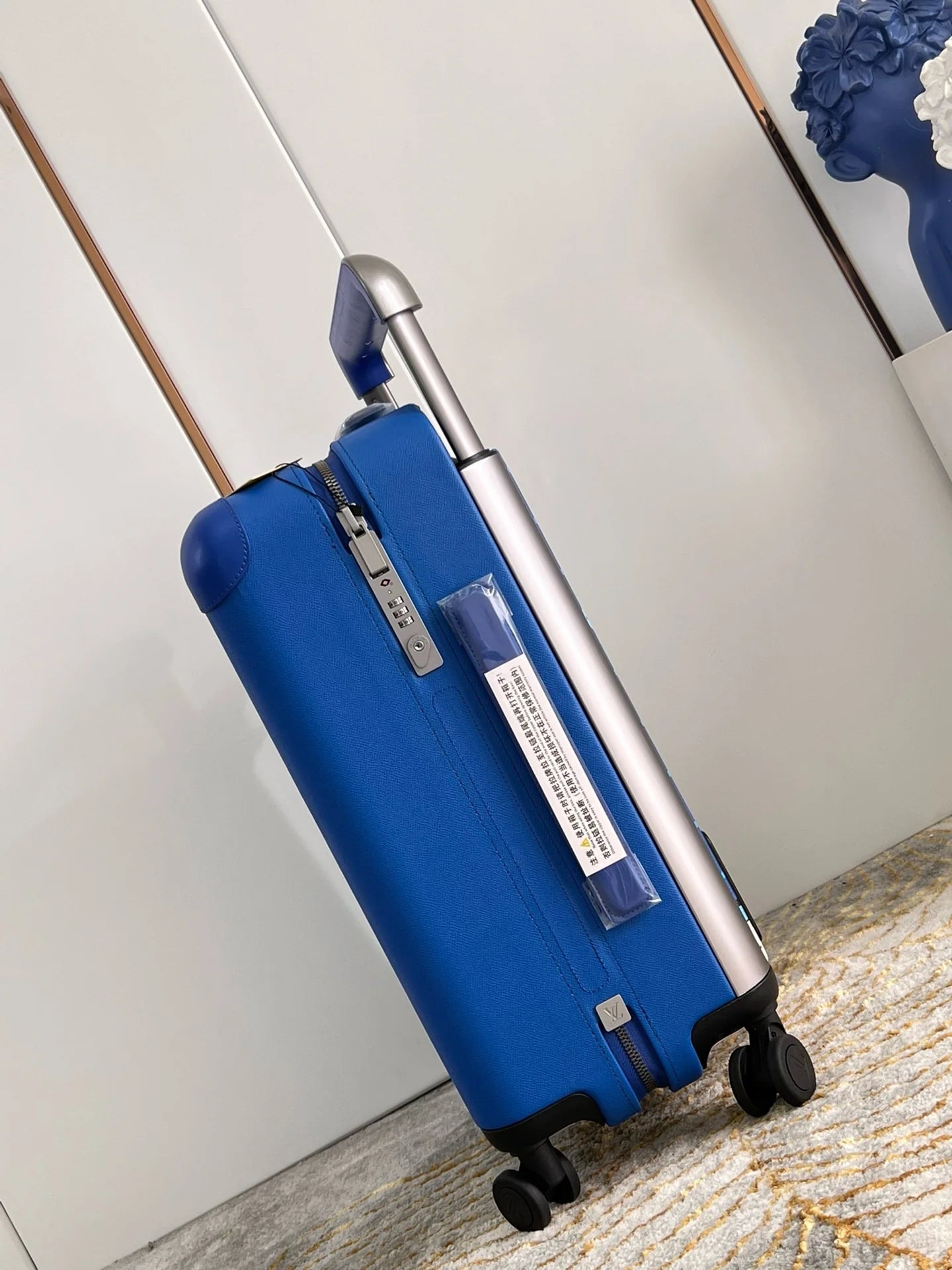LV LUGGAGE