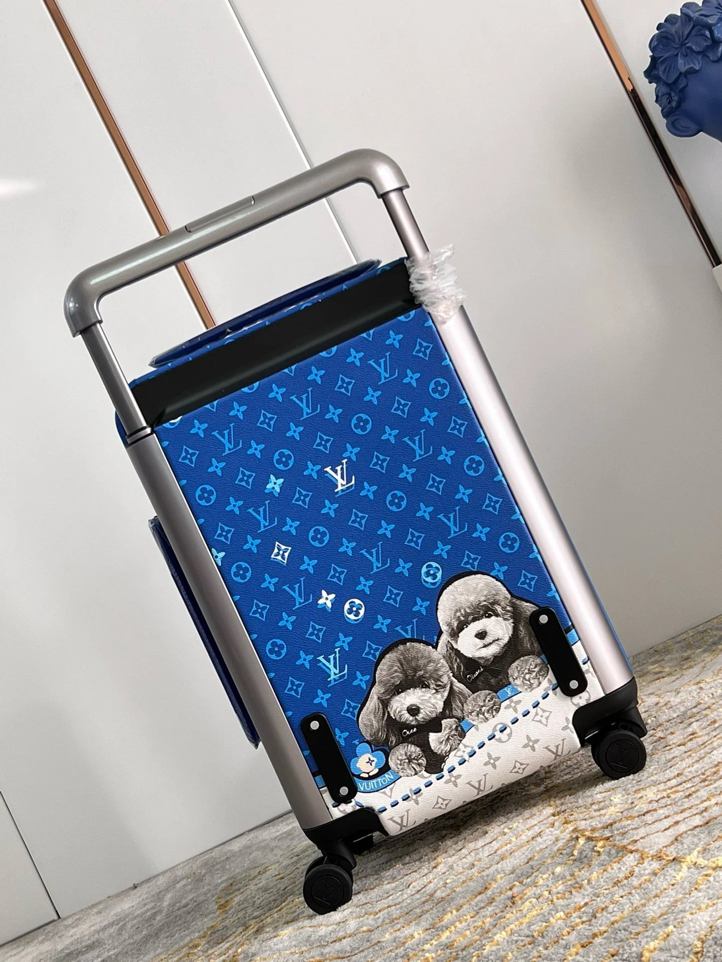 LV LUGGAGE