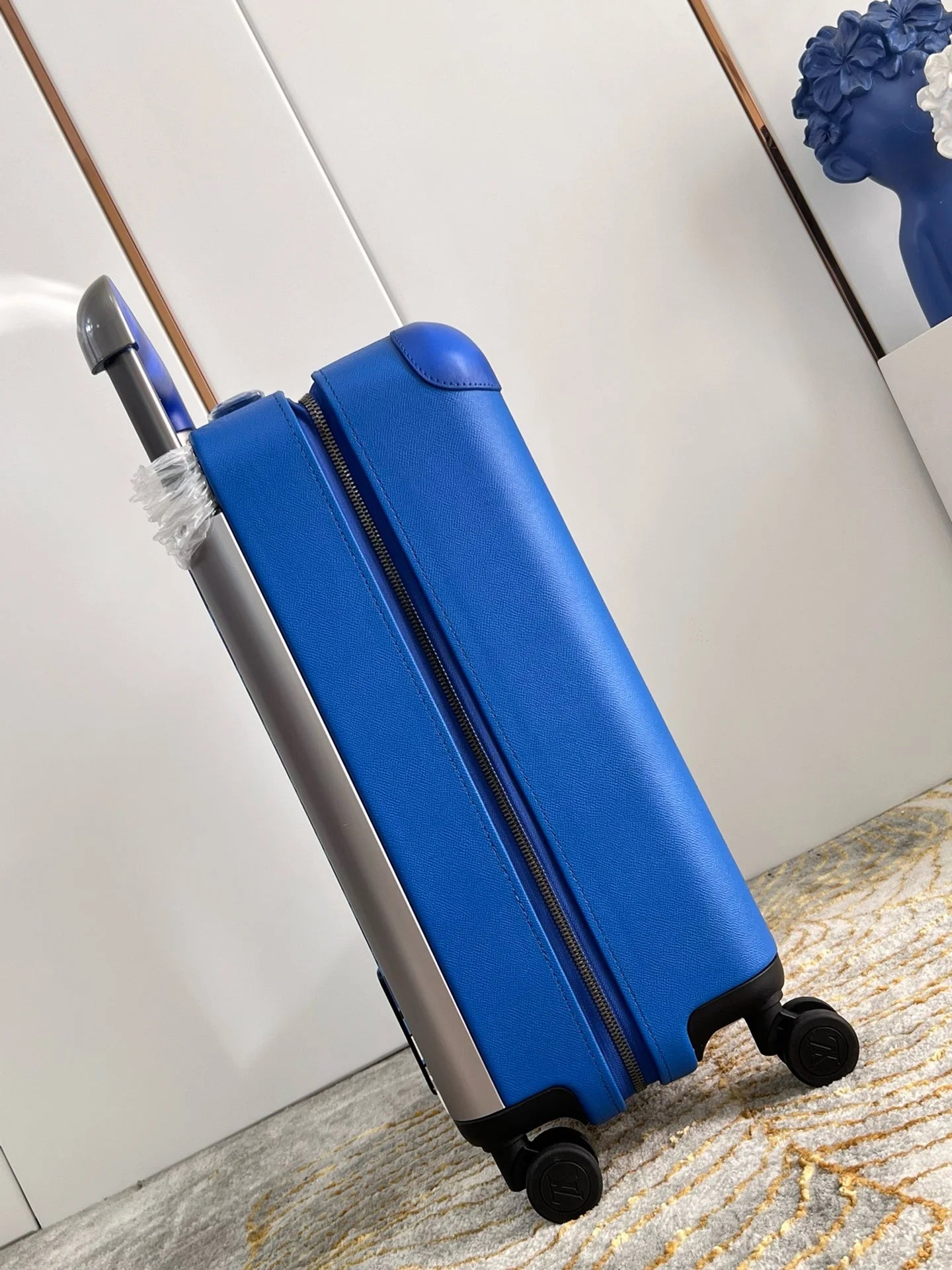 LV LUGGAGE