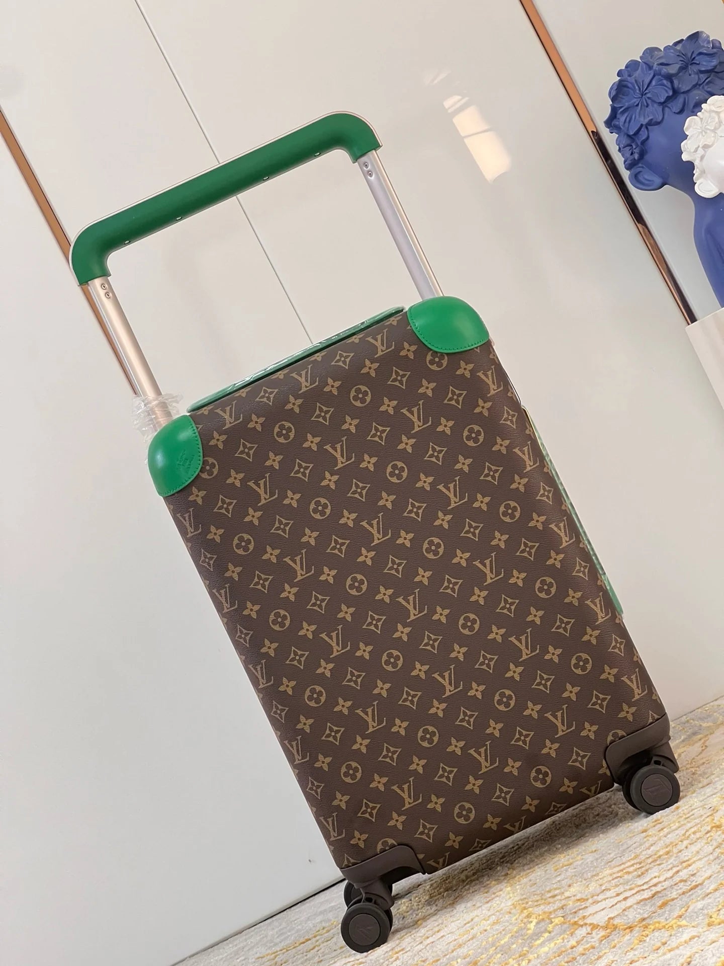 LV LUGGAGE