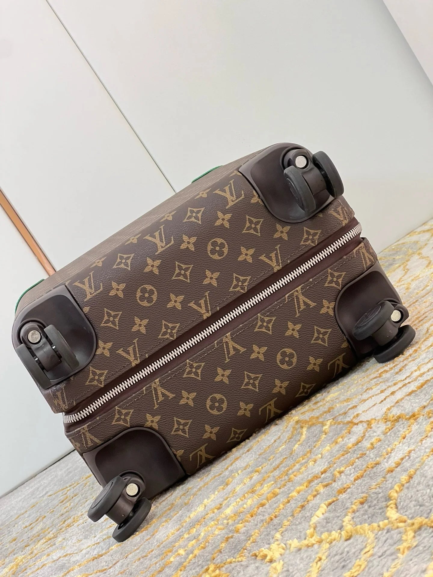 LV LUGGAGE