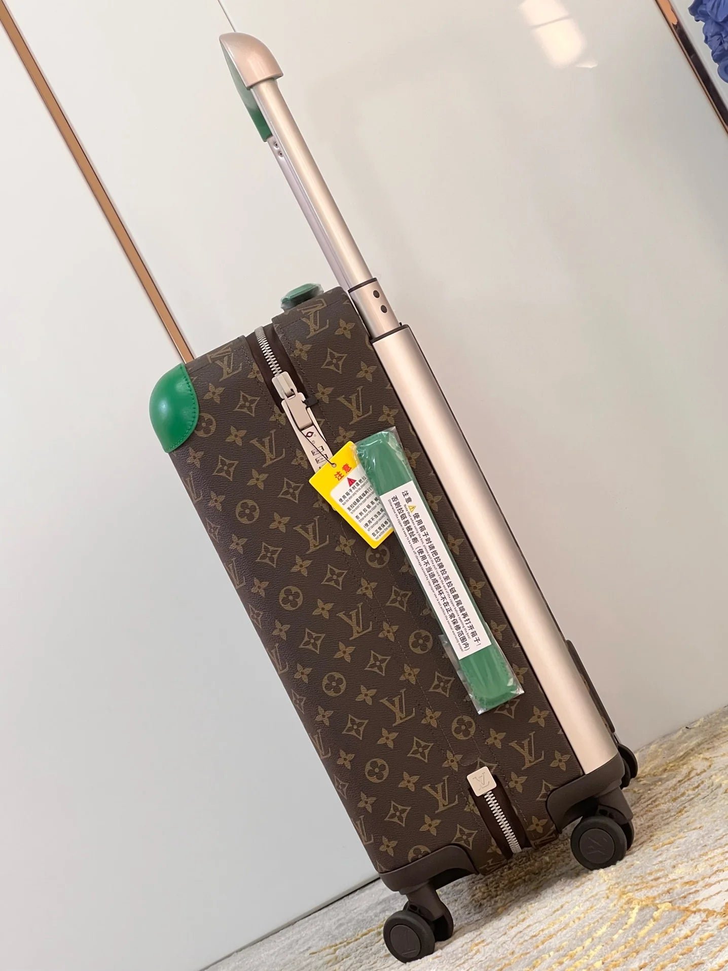 LV LUGGAGE