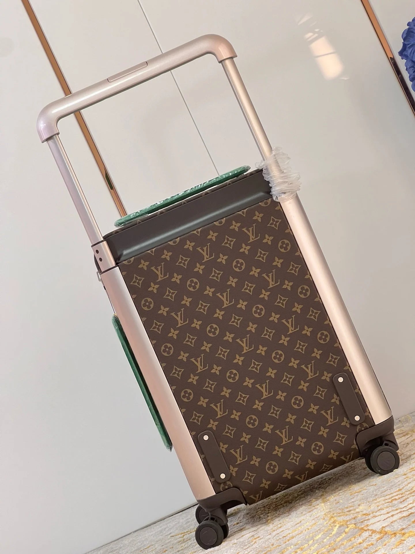 LV LUGGAGE