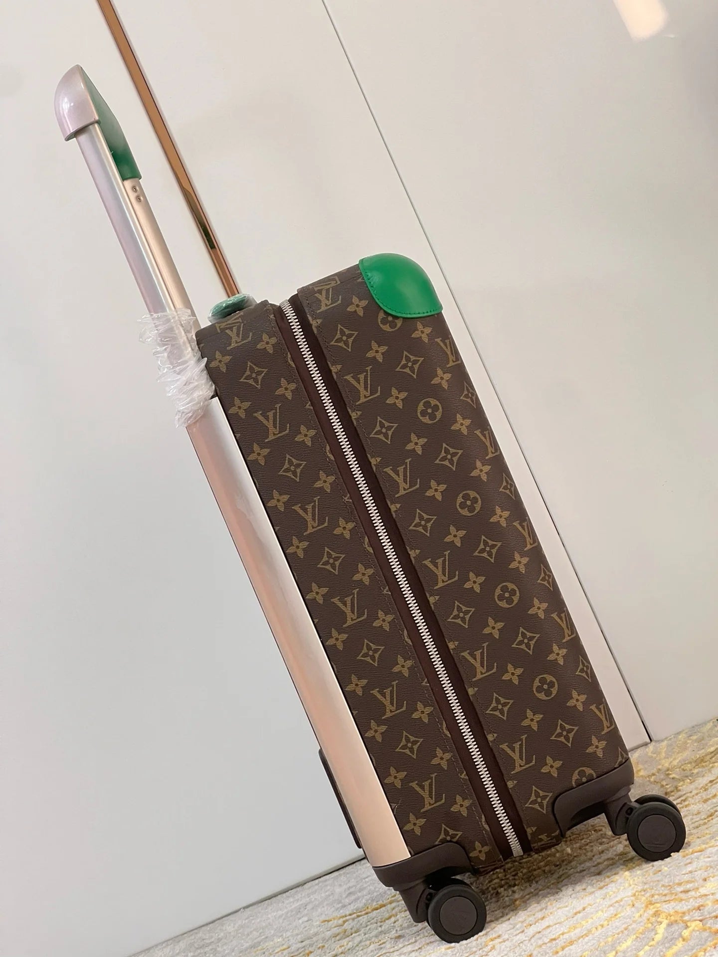 LV LUGGAGE