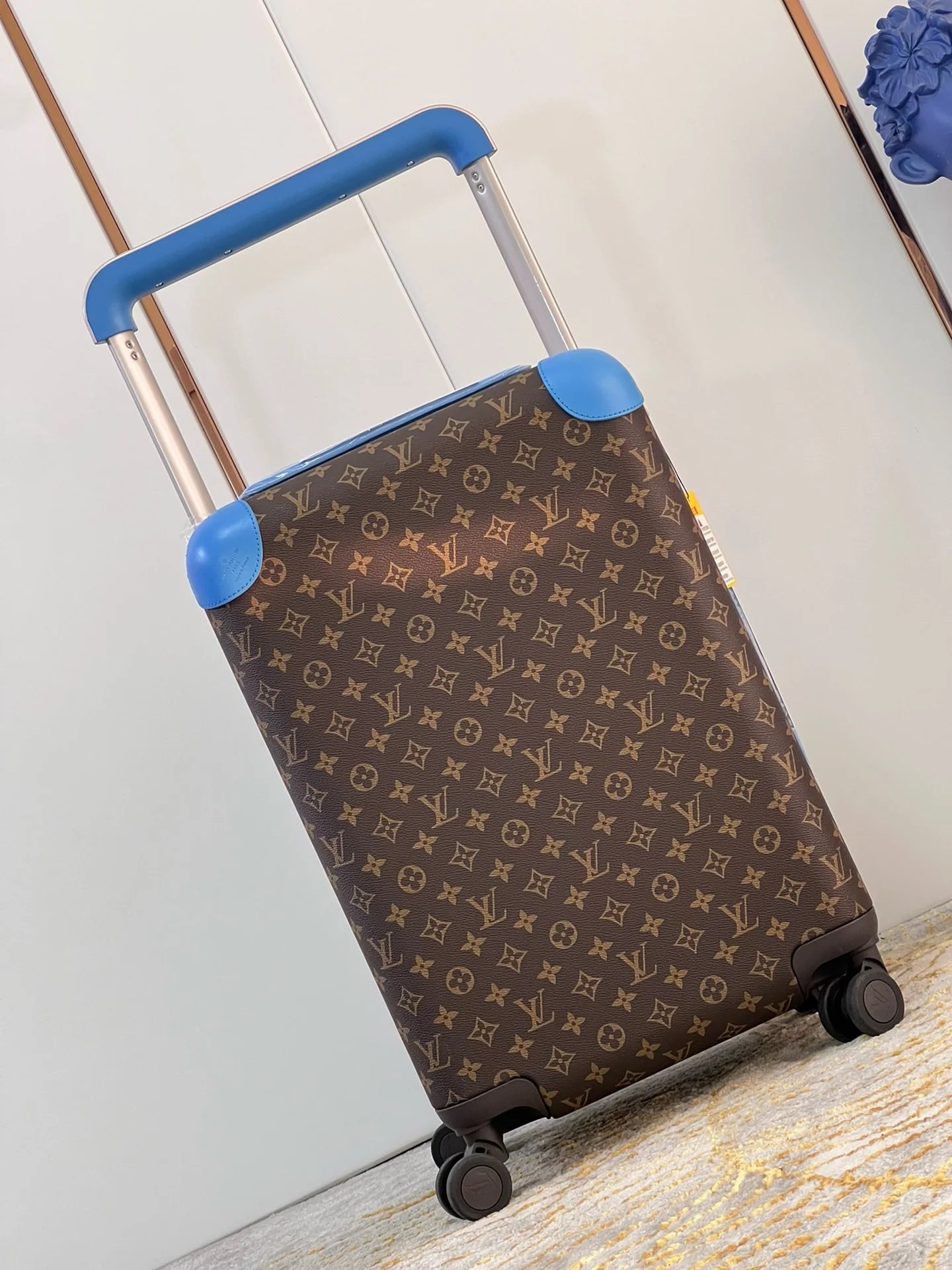 LV LUGGAGE