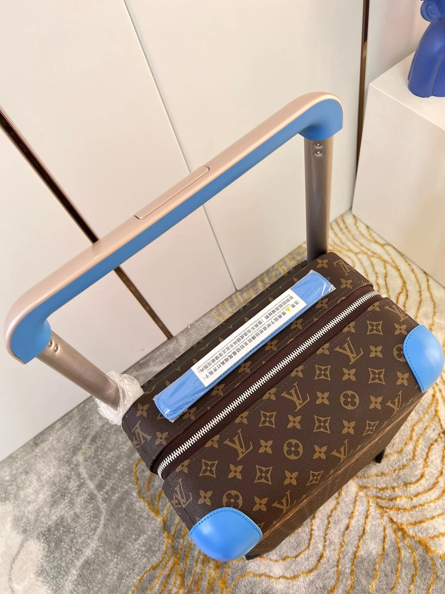 LV LUGGAGE