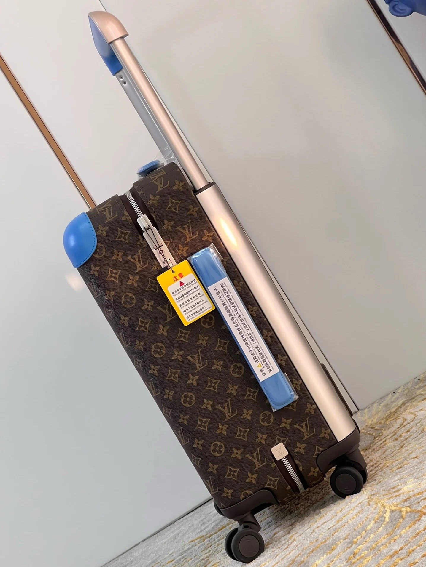 LV LUGGAGE