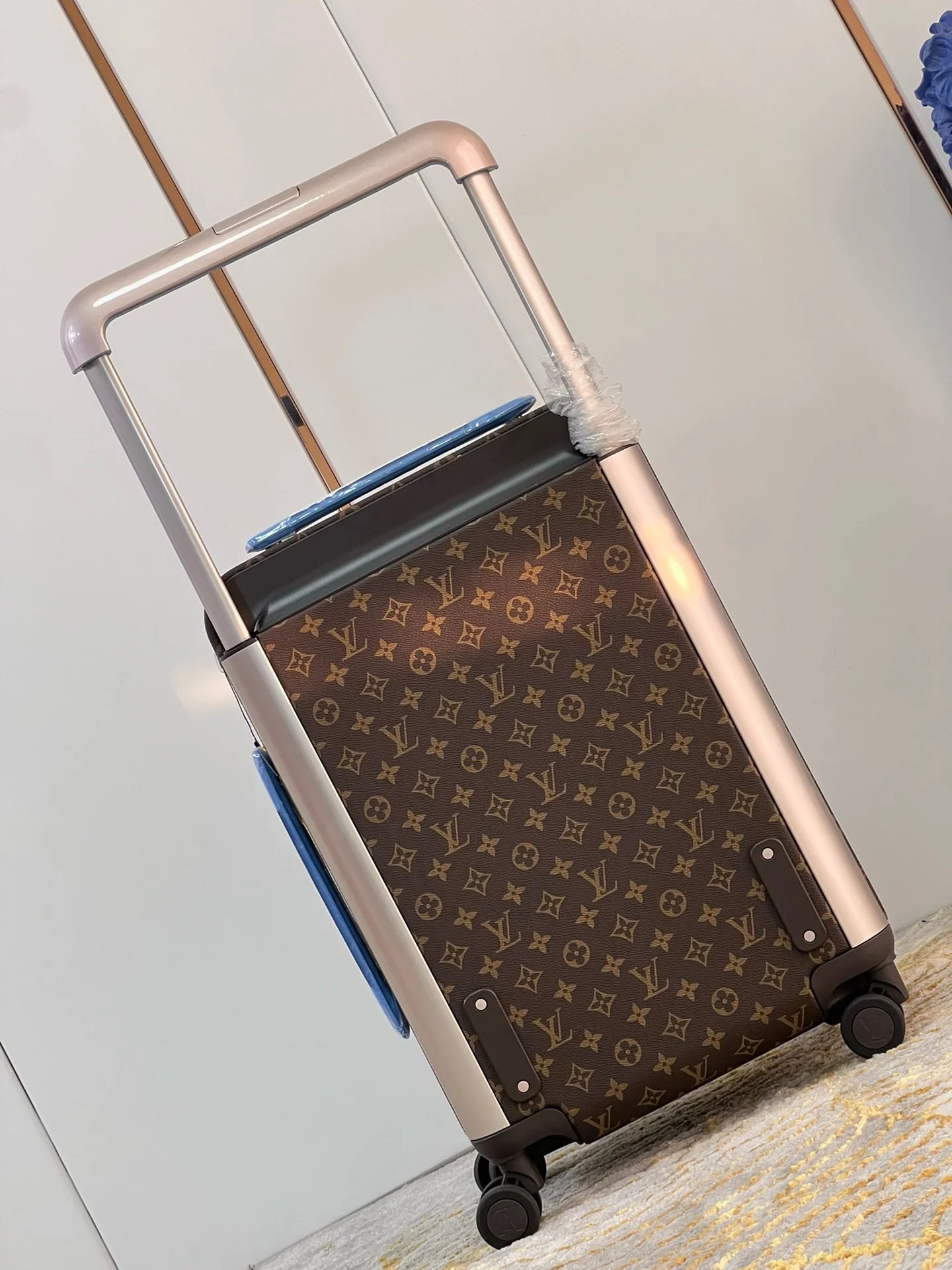 LV LUGGAGE