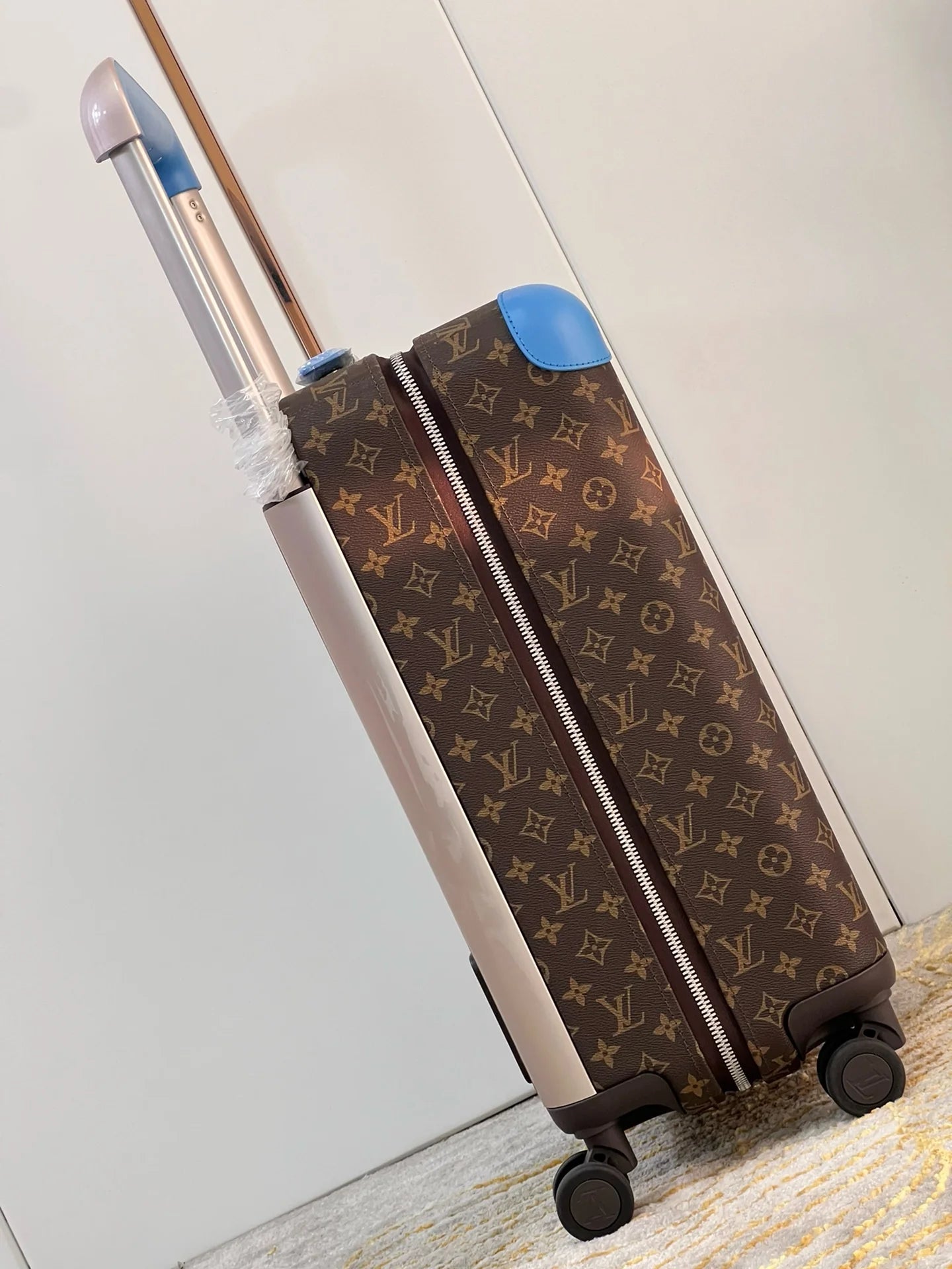 LV LUGGAGE
