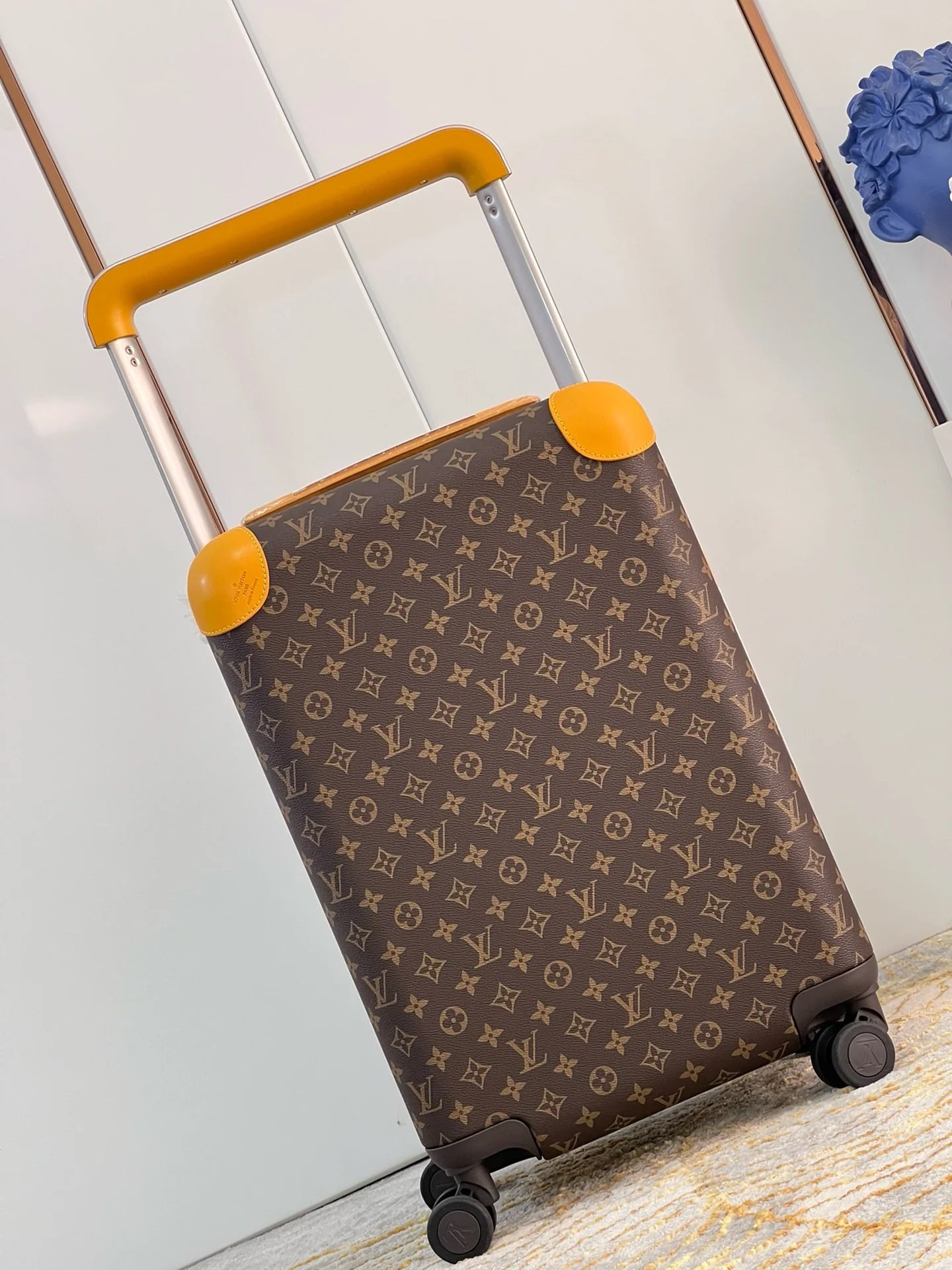 LV LUGGAGE