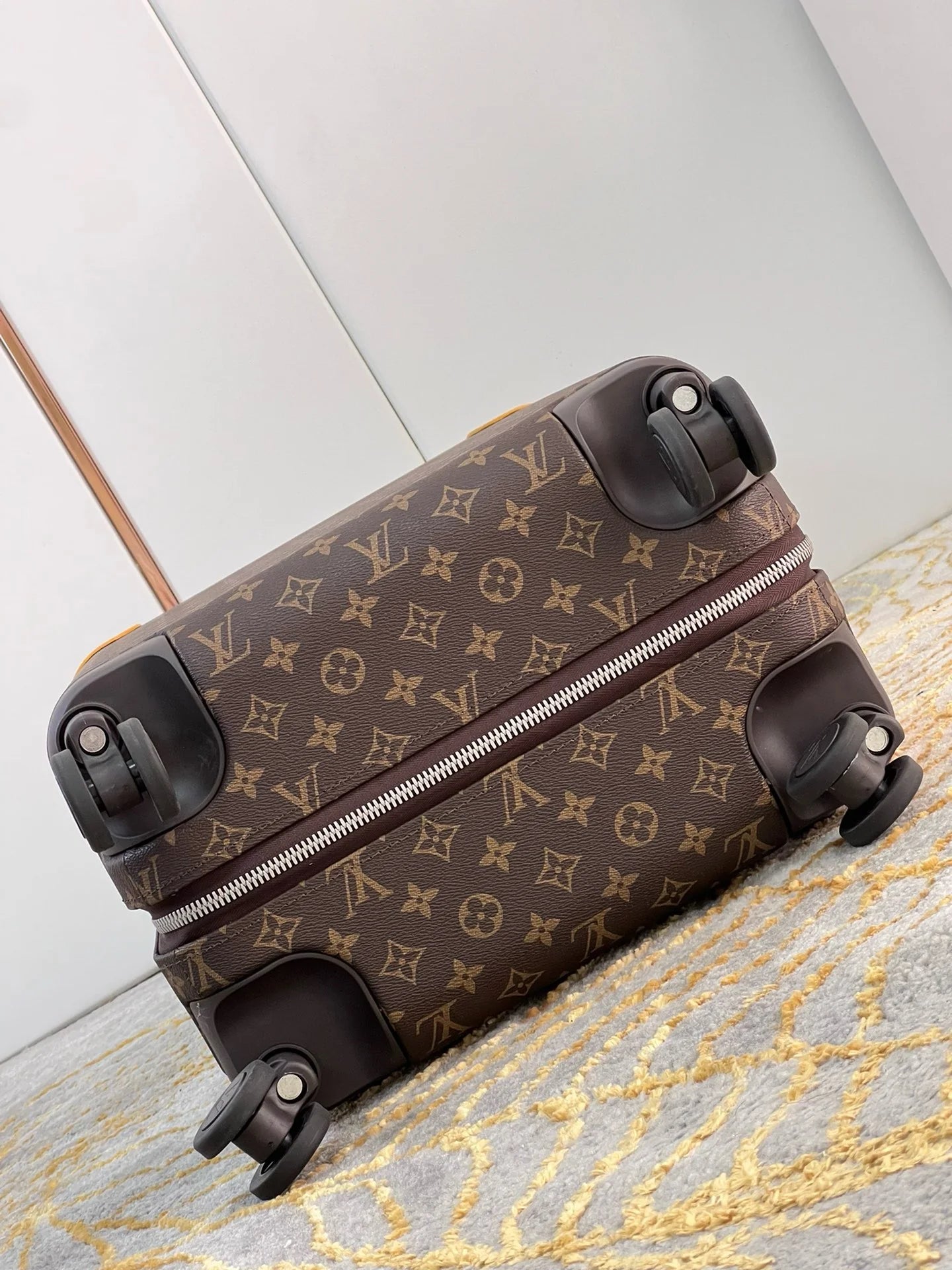 LV LUGGAGE