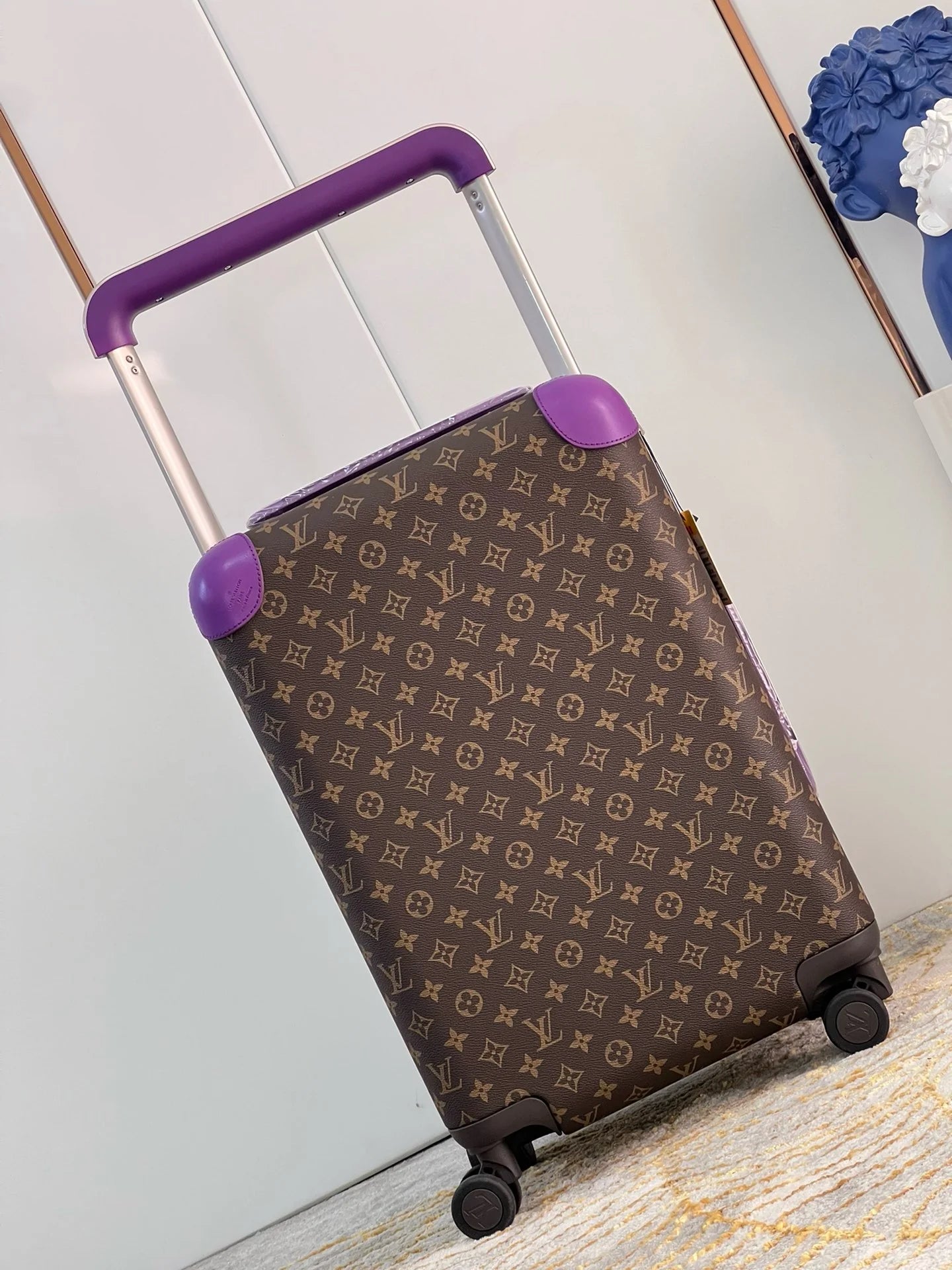 LV LUGGAGE