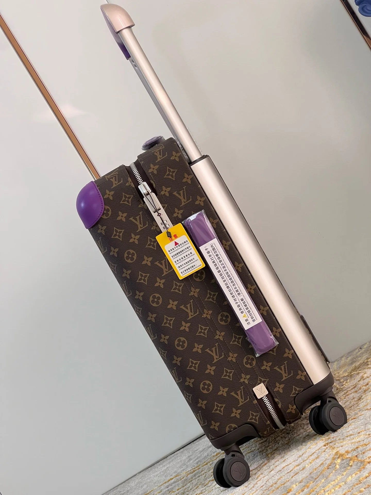 LV LUGGAGE