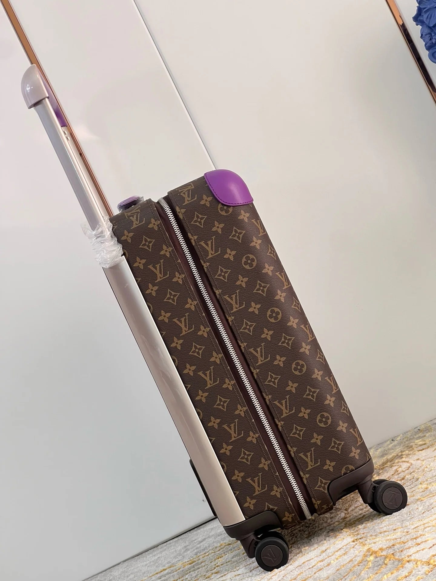 LV LUGGAGE