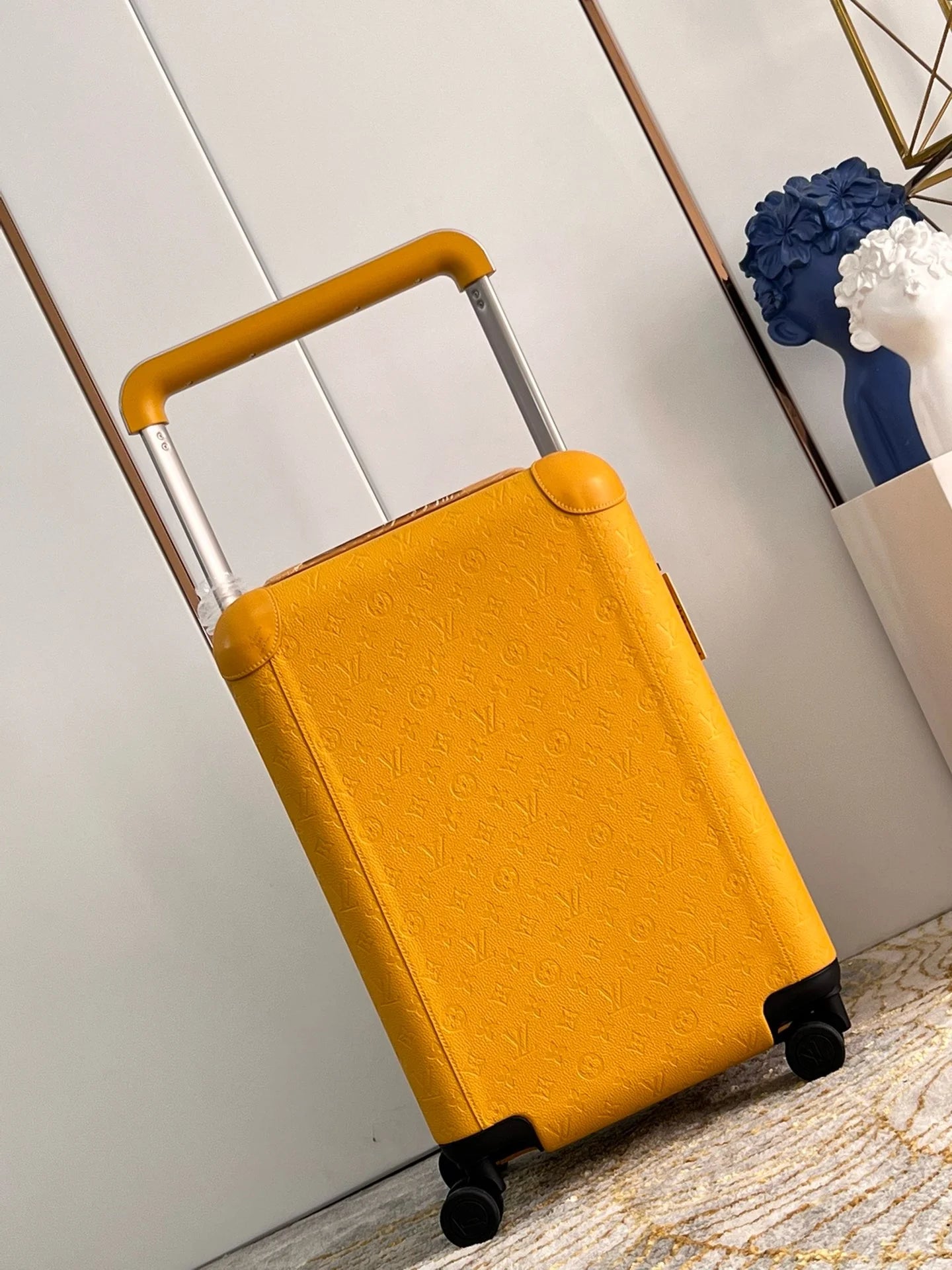LV LUGGAGE