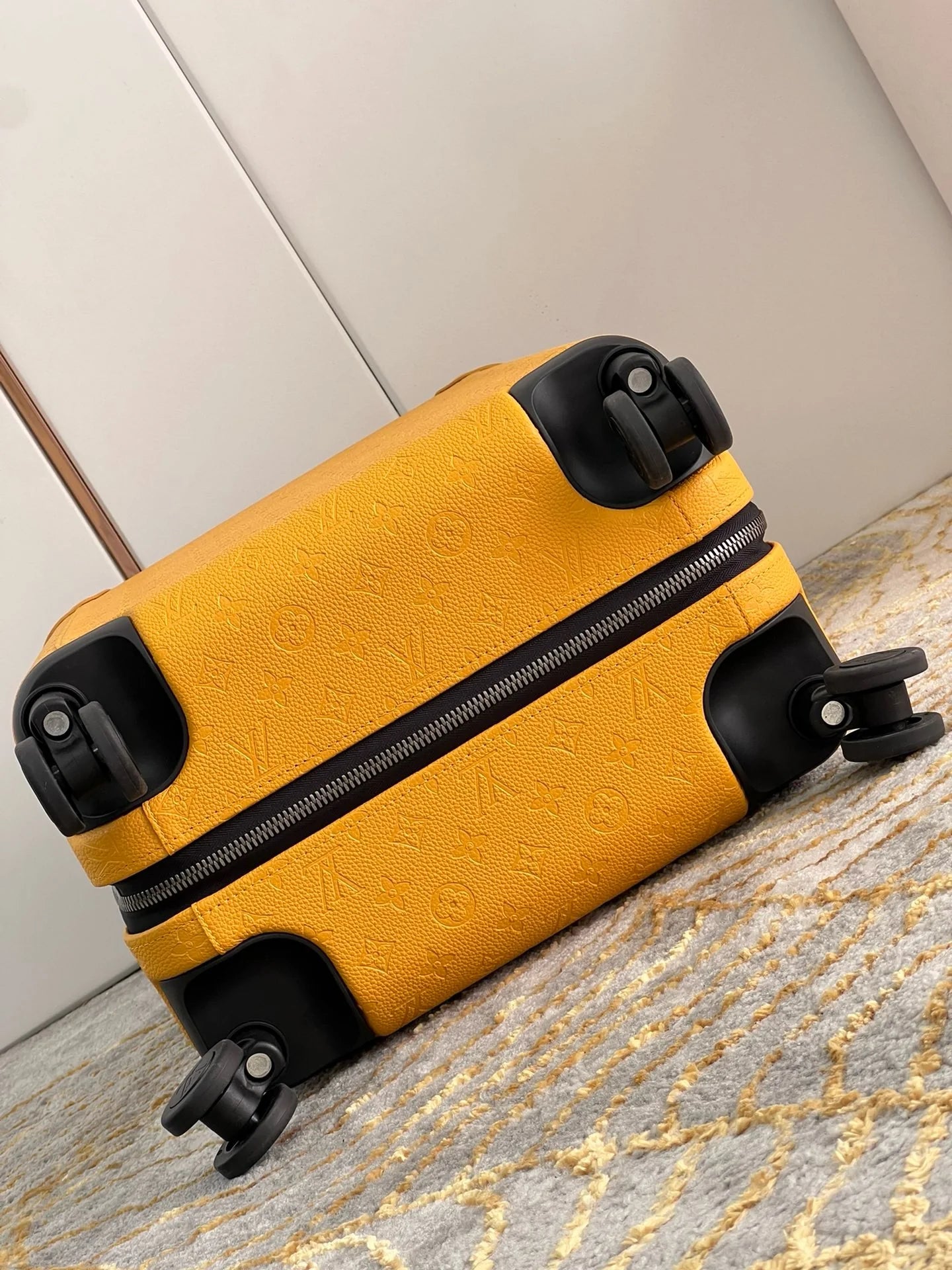 LV LUGGAGE